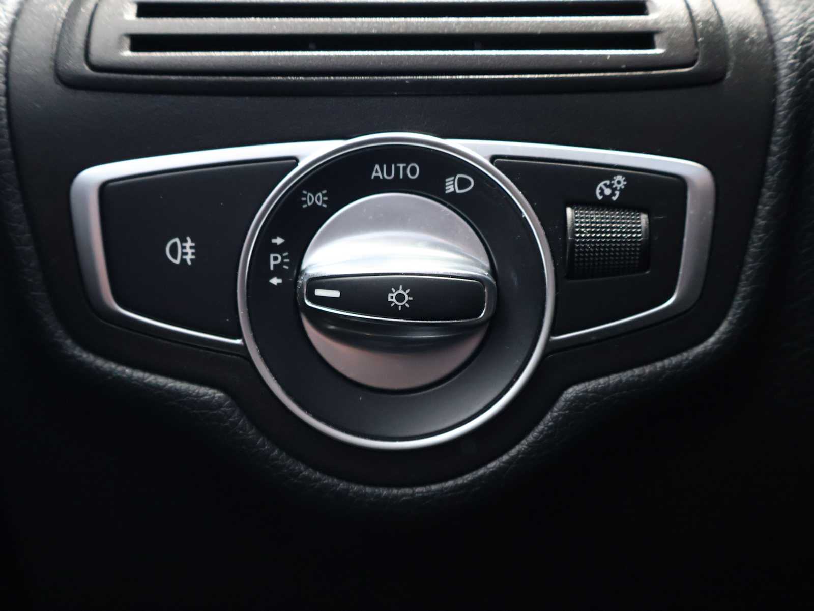 Used 2018 Black Mercedes-Benz GLC 300 image 21