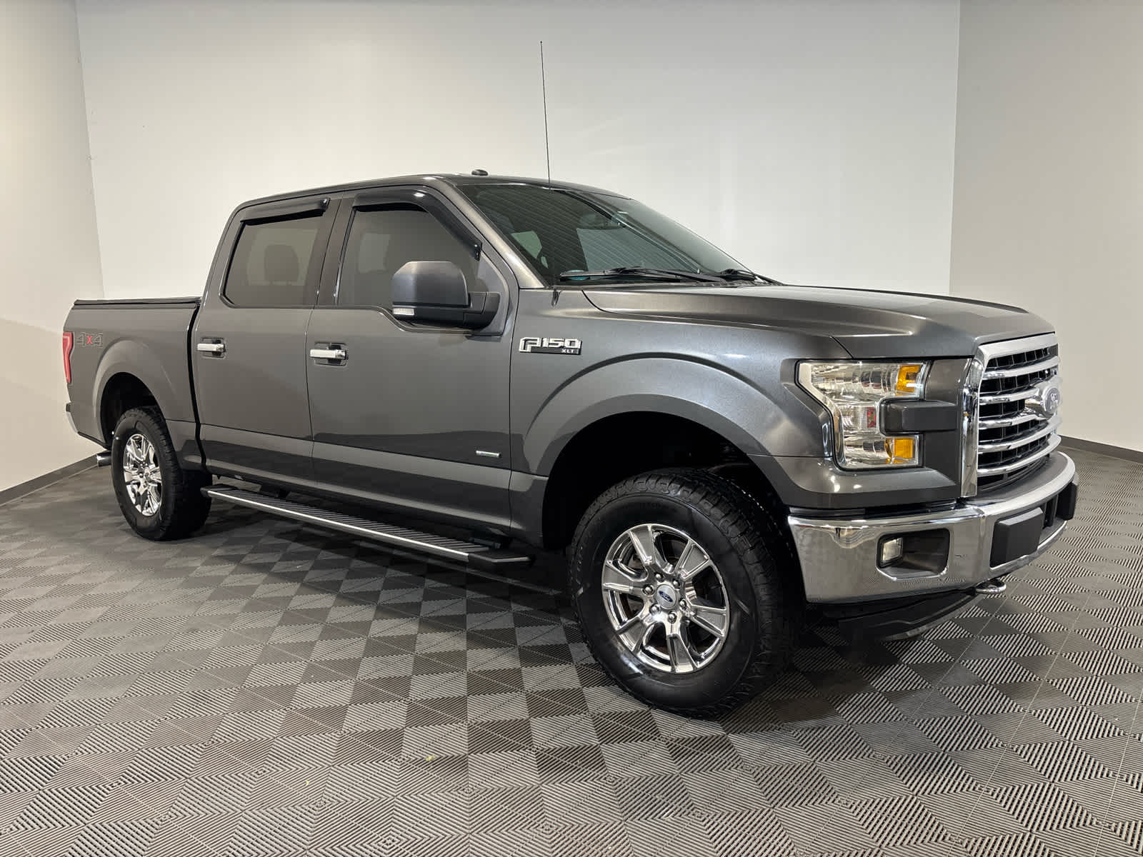 Gray (Magnetic Metallic) 2016 Ford F-150 XLT SuperCrew 4WD Pickup Truck Four-Wheel Drive 6-Speed Automatic