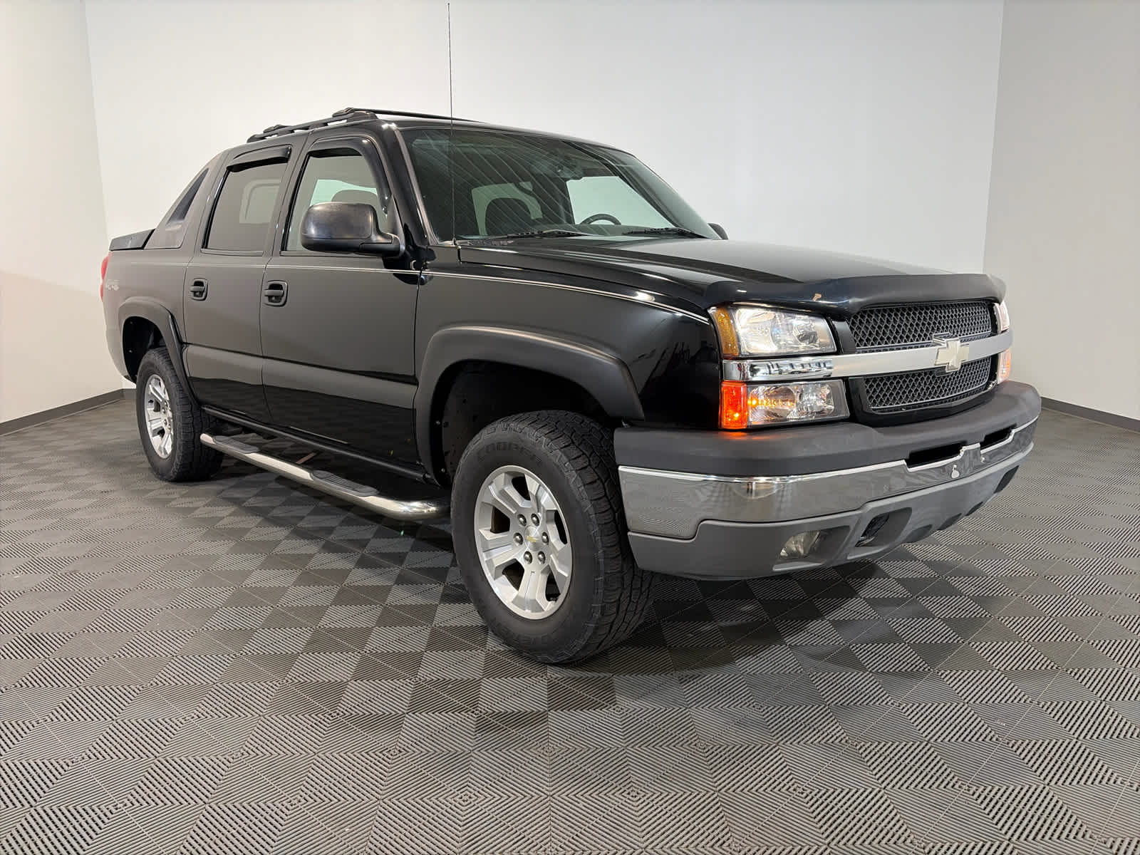 Black 2004 Chevrolet Avalanche Pickup Truck Four-Wheel Drive 4-Speed Automatic