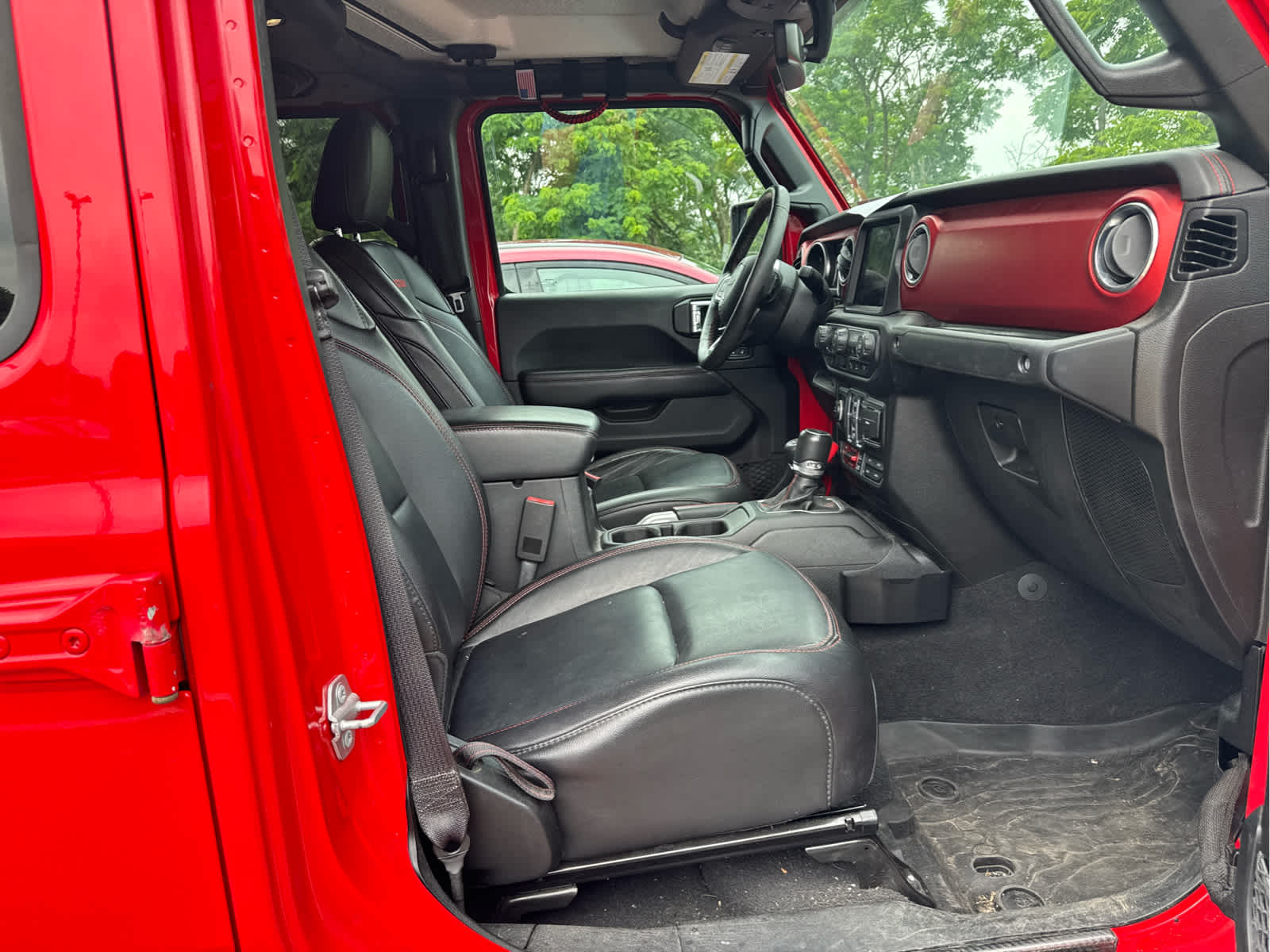 View vehicle photo 5