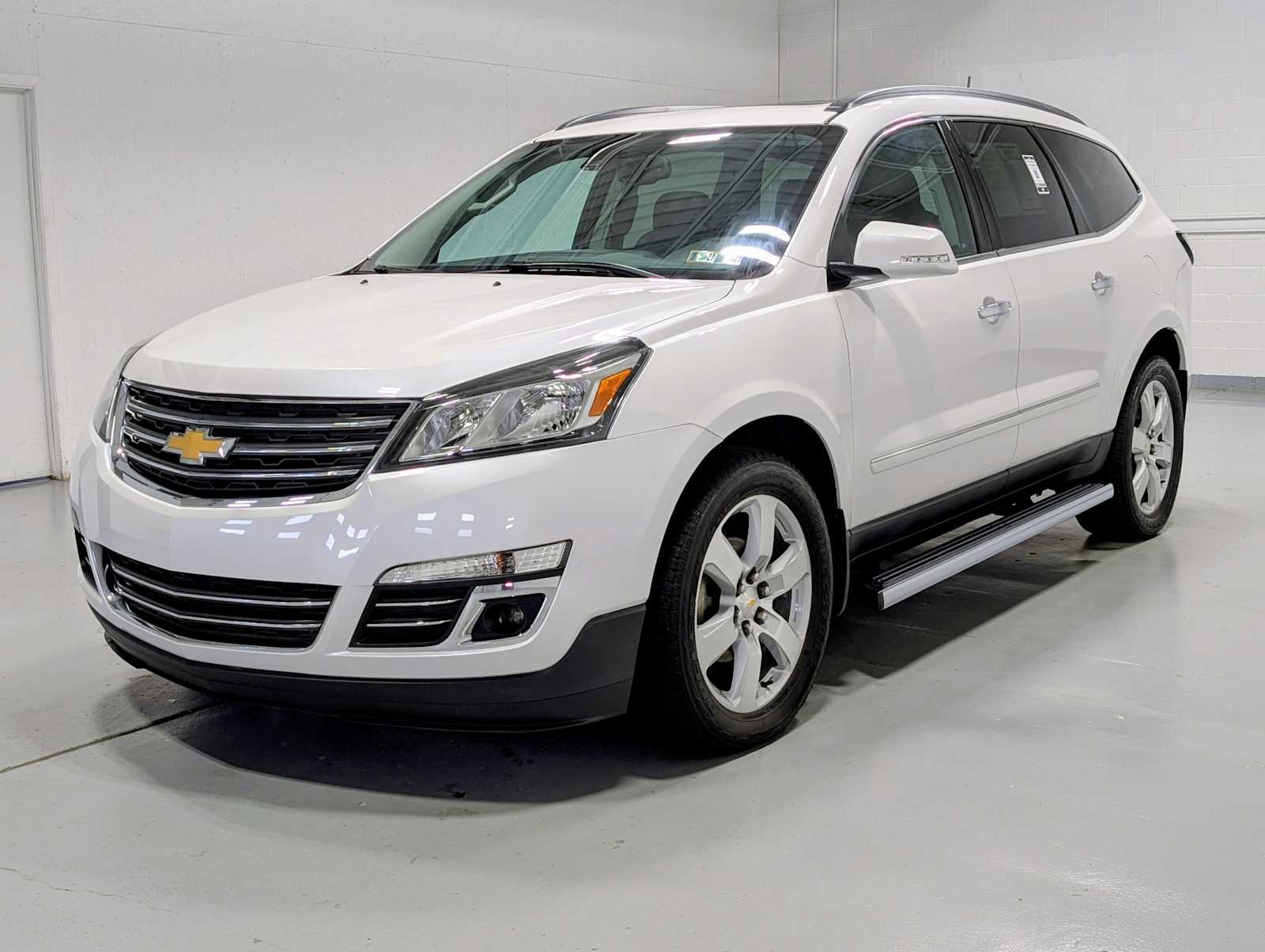White (Iridescent Pearl Tricoat) 2017 Chevrolet Traverse SUV / Crossover All-Wheel Drive 6-Speed Automatic