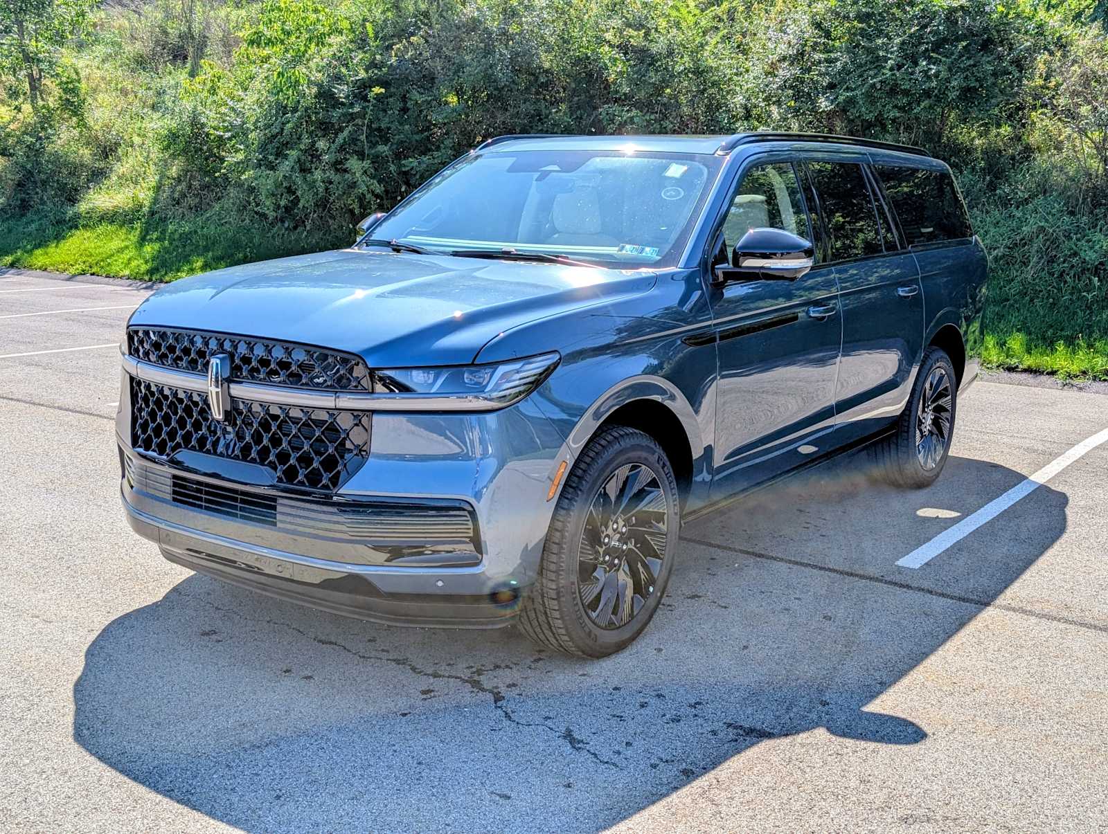 Nocturnal Blue Metallic Clearcoat 2027 Lincoln Navigator SUV / Crossover Four-Wheel Drive Automatic