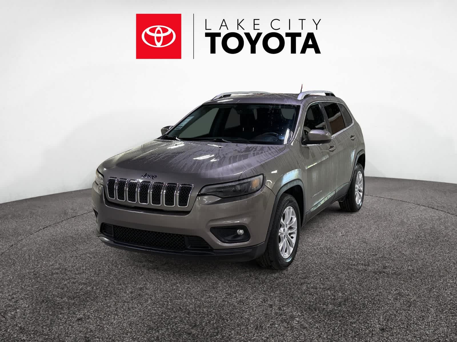 Light Brownstone Pearlcoat 2019 Jeep Cherokee Latitude FWD SUV / Crossover Front-Wheel Drive 9-Speed Automatic