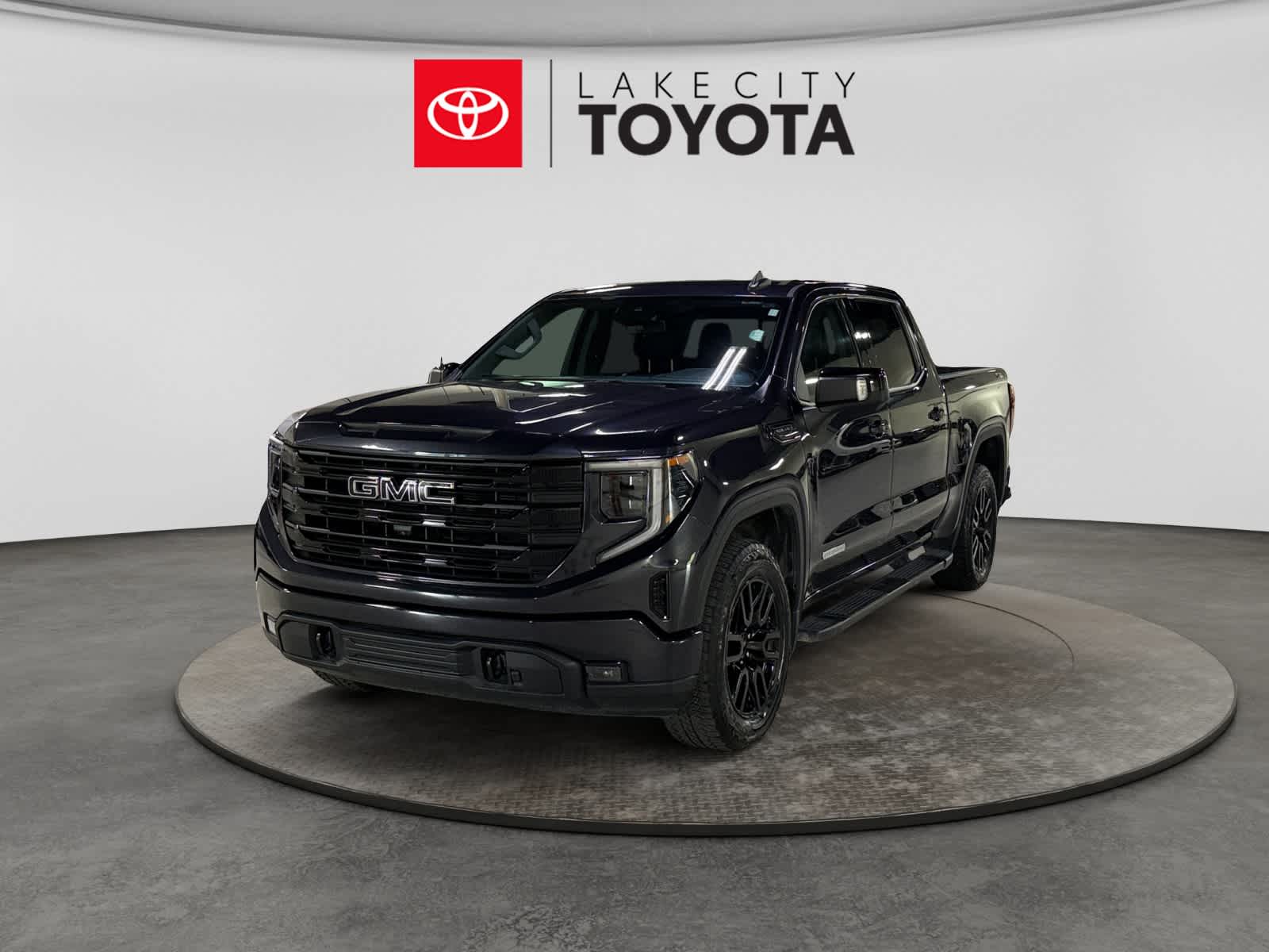 2022 GMC Sierra 4WD Crew Cab Short Box Elevation's photo