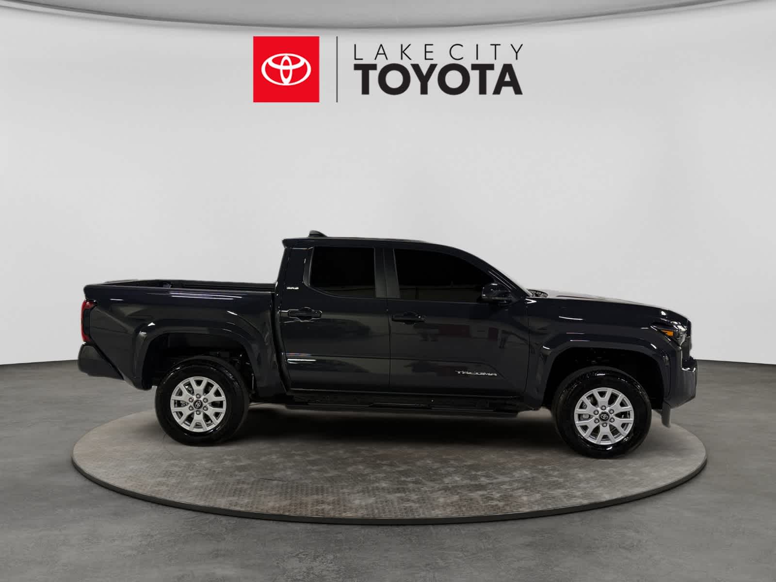 2025 Toyota Tacoma SR5 - Photo 11