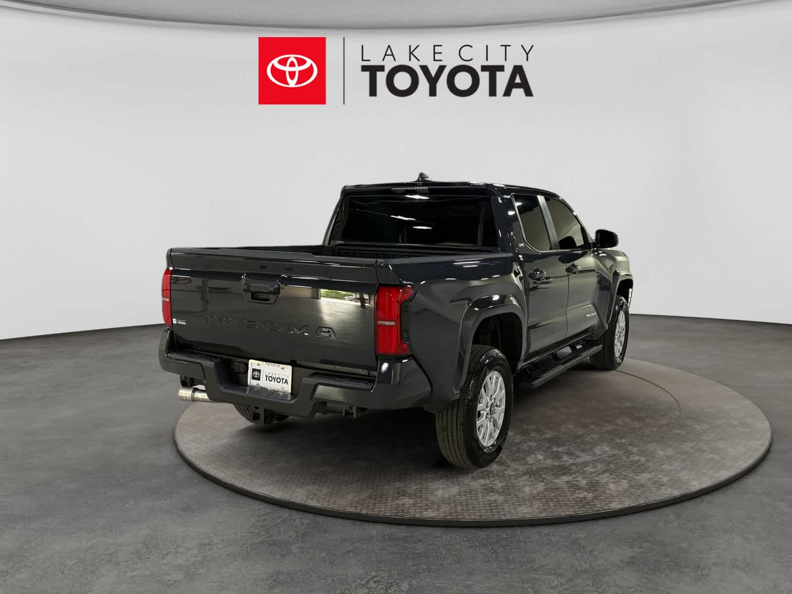 2025 Toyota Tacoma SR5 - Photo 9