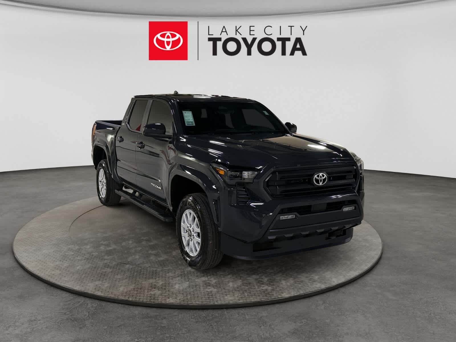 2025 Toyota Tacoma SR5 - Photo 13