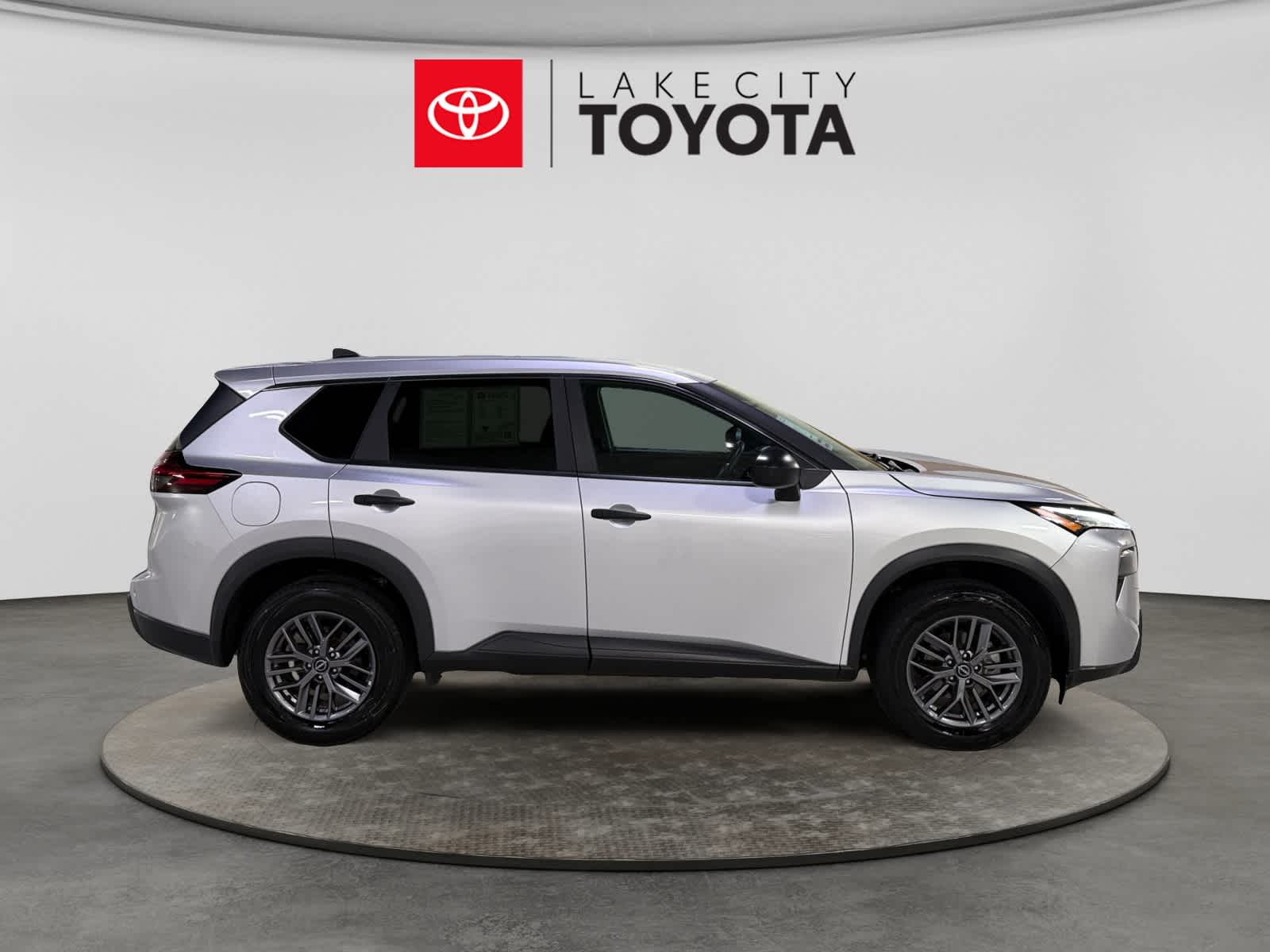Used 2024 Nissan Rogue SUV