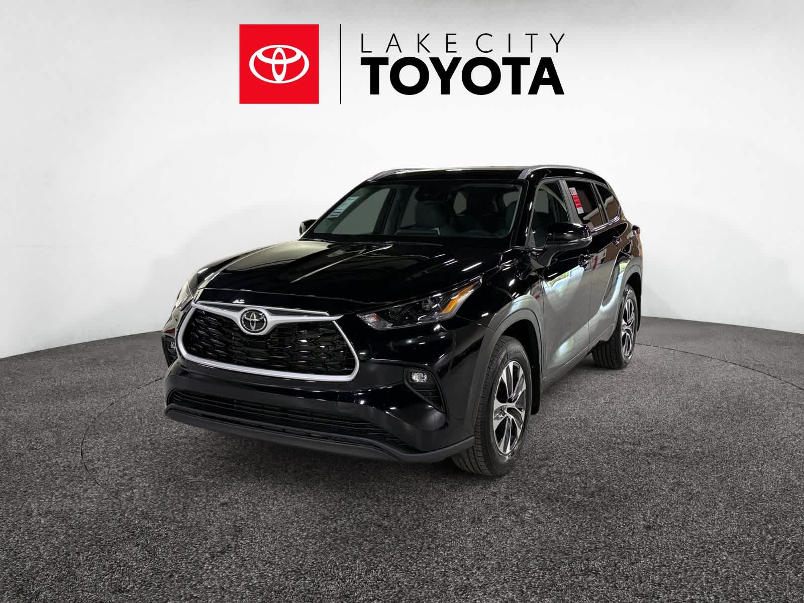 Midnight Black Metallic 2026 Toyota Highlander XLE AWD SUV / Crossover All-Wheel Drive Automatic