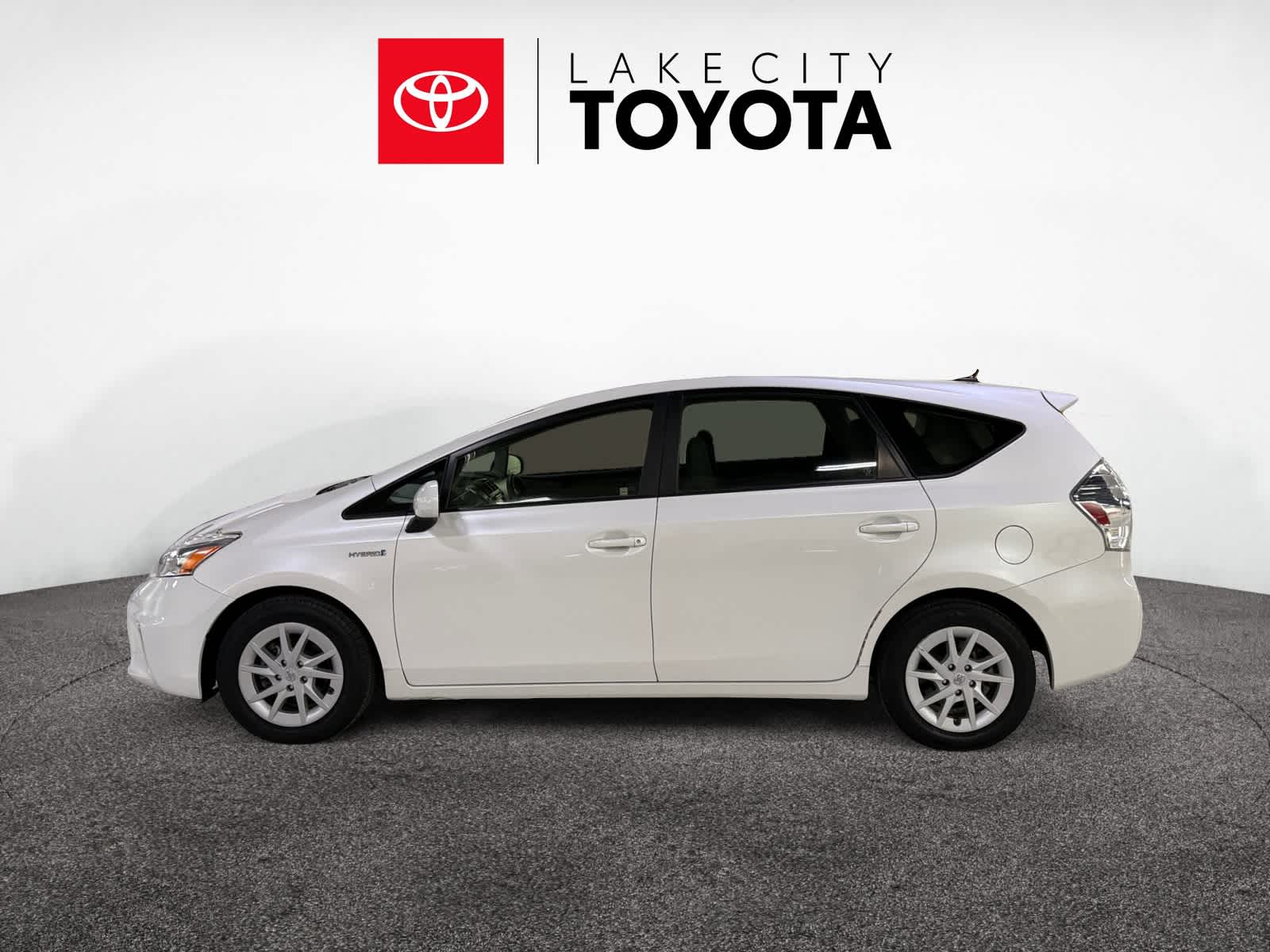 Used 2014 Toyota Prius v Five with VIN JTDZN3EU8E3316290 for sale in Lake City, FL