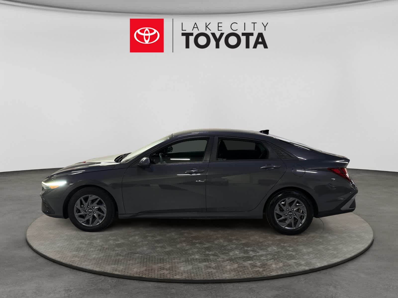 Used 2024 Hyundai Elantra Sedan