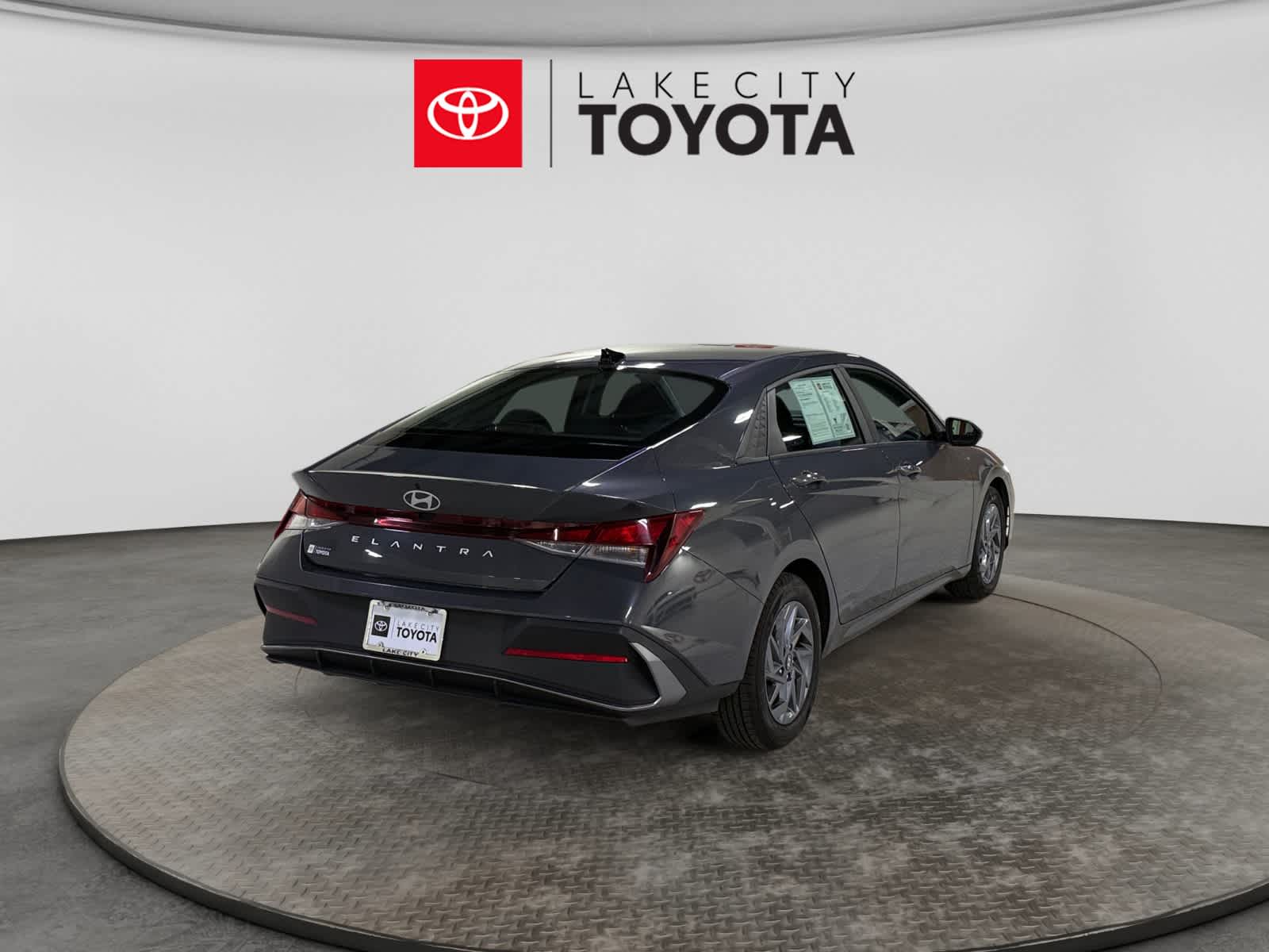 Used 2024 Hyundai Elantra Sedan