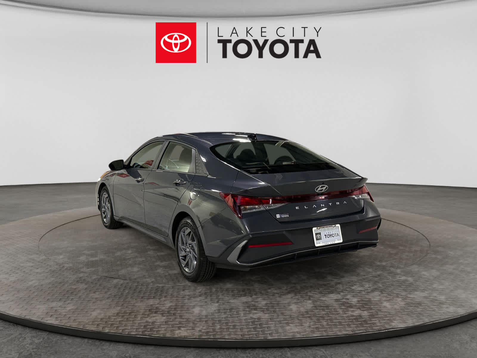 Used 2024 Hyundai Elantra Sedan