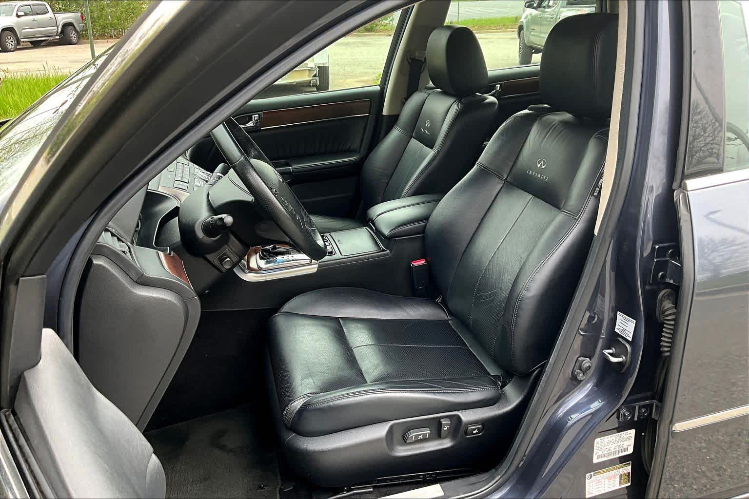 View vehicle photo 7