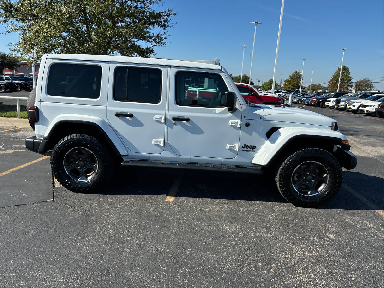 2020 Jeep Wrangler Unlimited Sahara Altitude 16