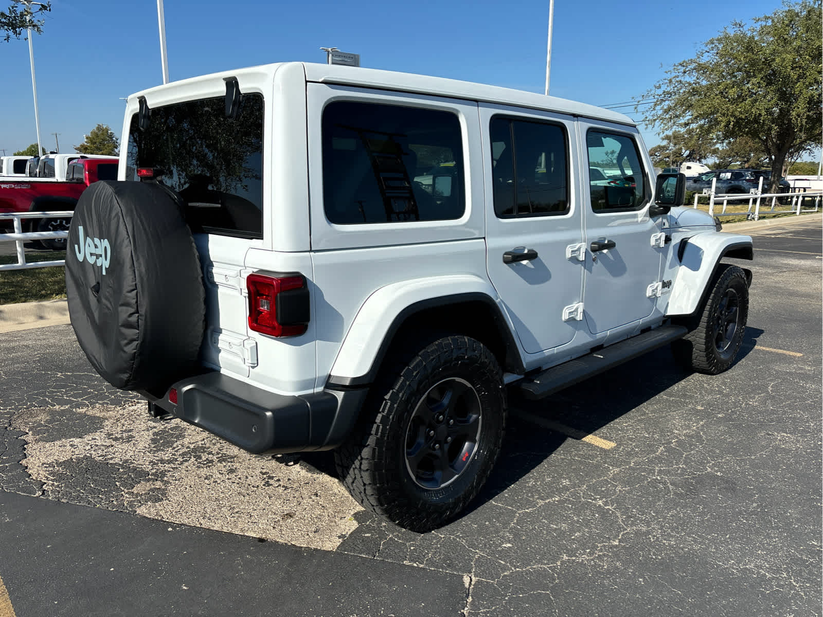 2020 Jeep Wrangler Unlimited Sahara Altitude 18