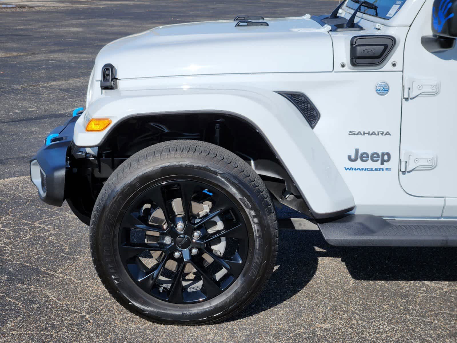 2023 Jeep Wrangler 4xe Sahara 9