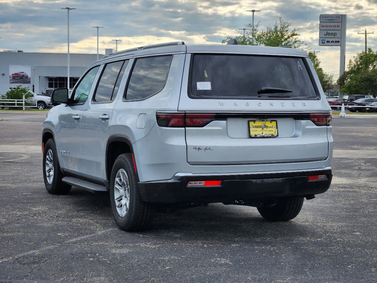 2024 Jeep Wagoneer  4