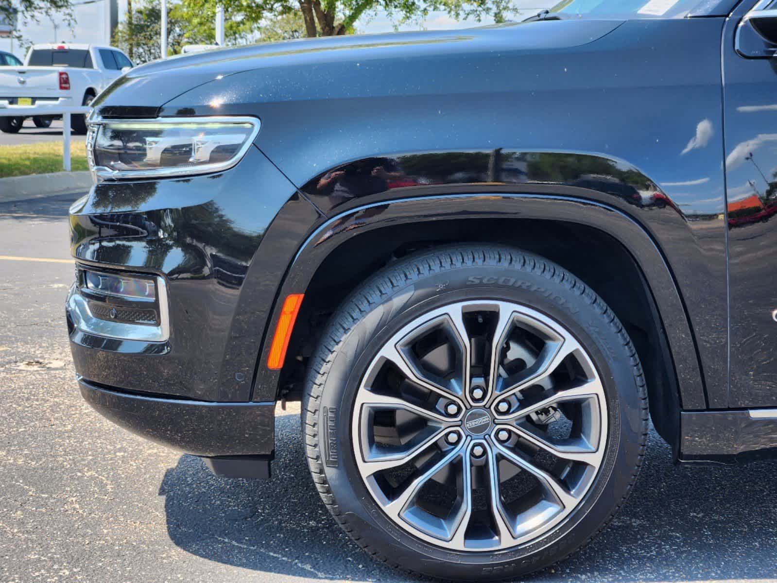 2023 Jeep Grand Wagoneer Series III 9