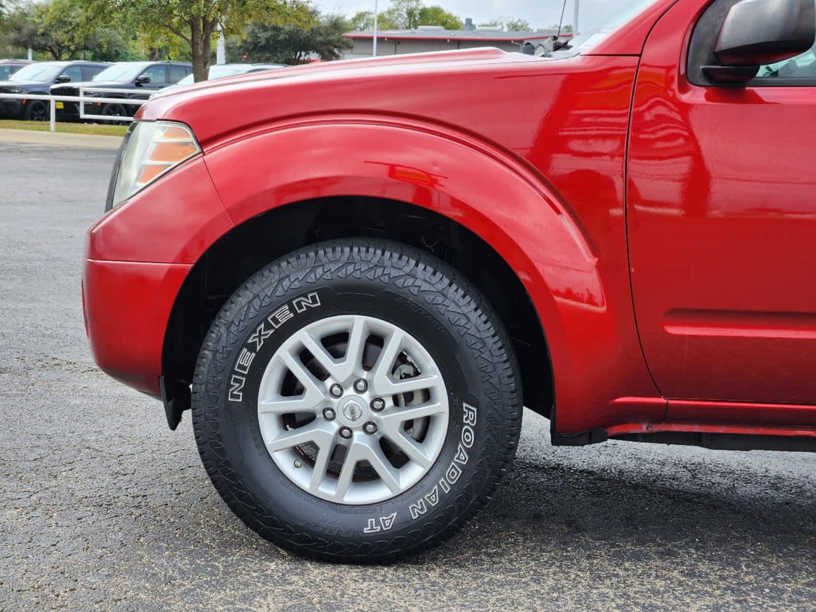 2015 Nissan Frontier SV 2WD Crew Cab SWB Auto 9