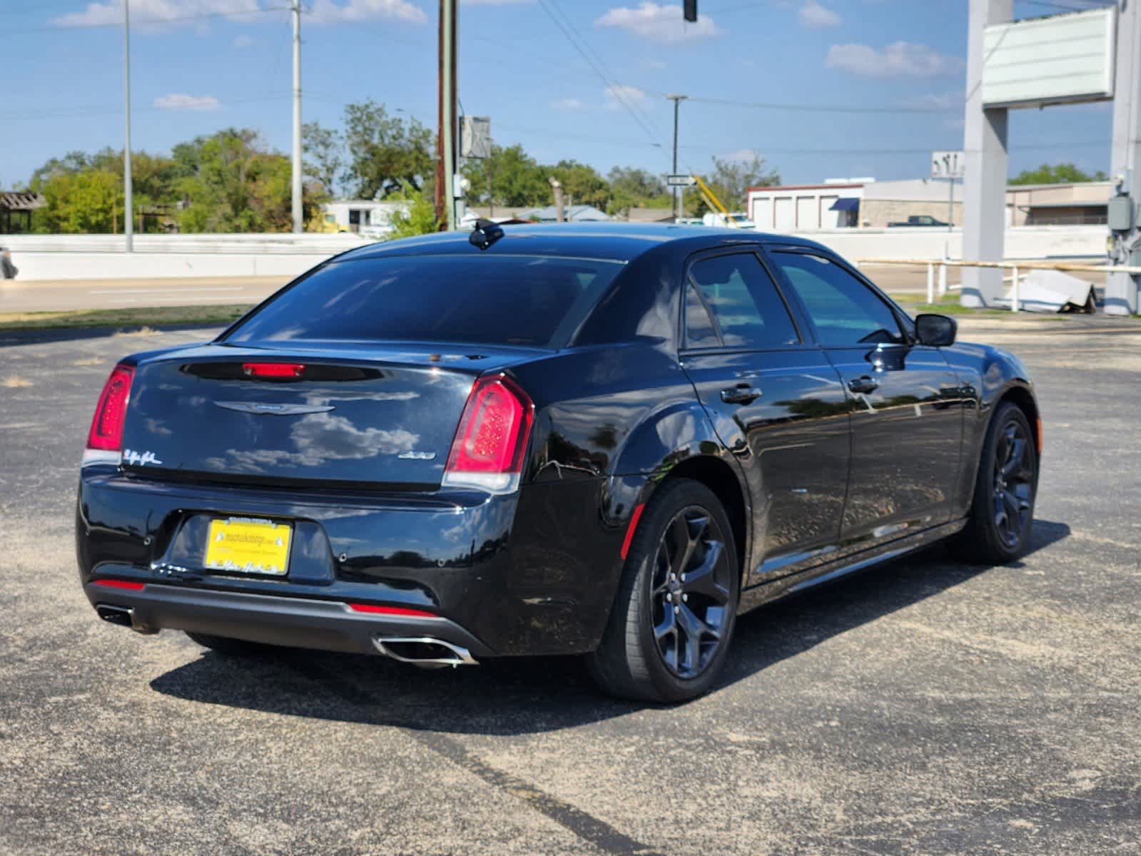 2021 Chrysler 300 Touring L 14