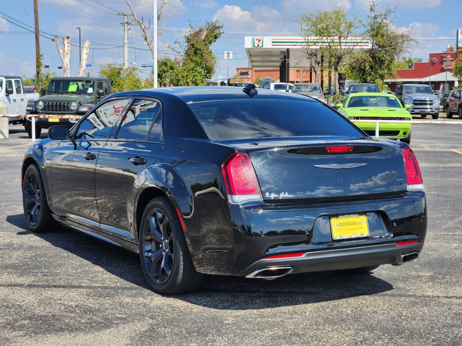 2021 Chrysler 300 Touring L 10