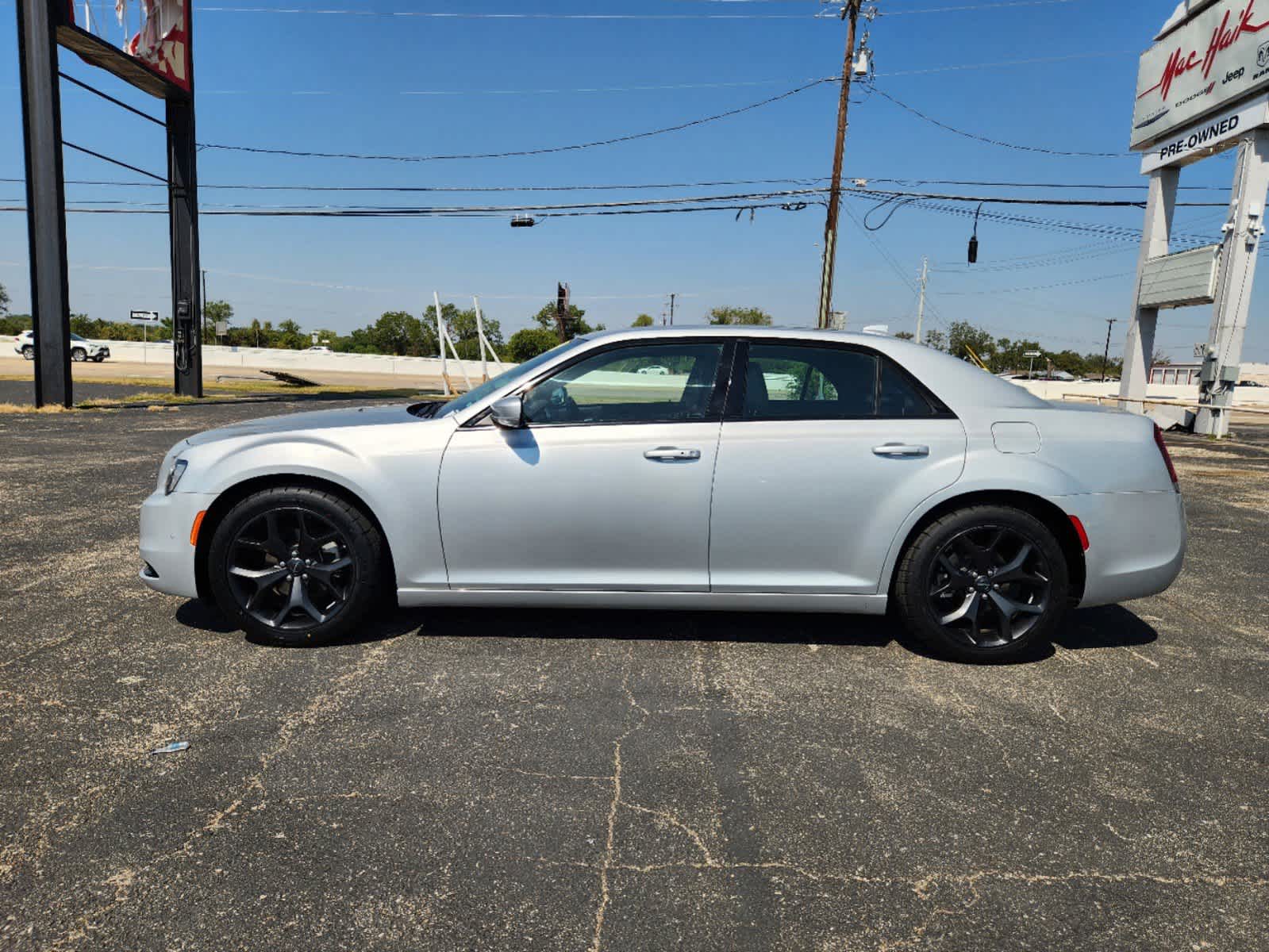 2022 Chrysler 300 300S 3