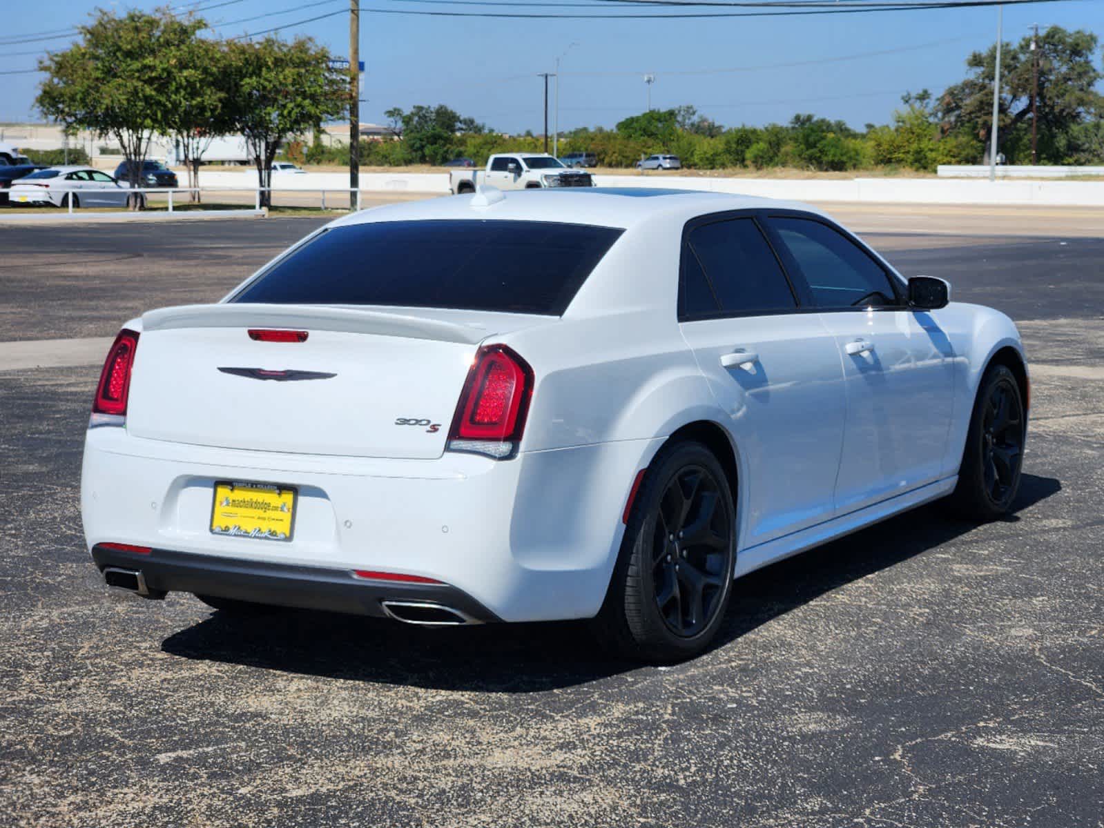 2022 Chrysler 300 300S 5