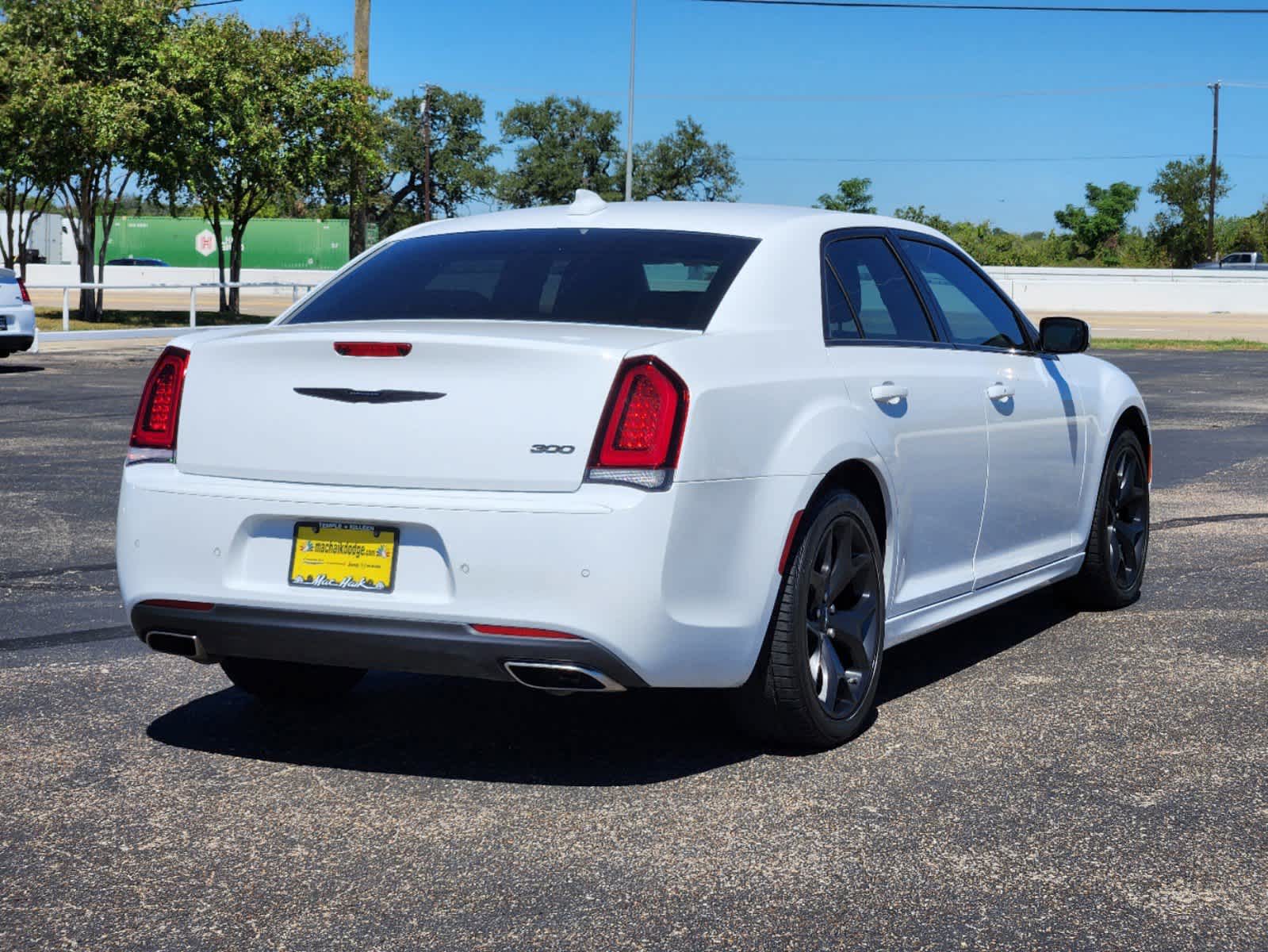 2022 Chrysler 300 Touring L 4