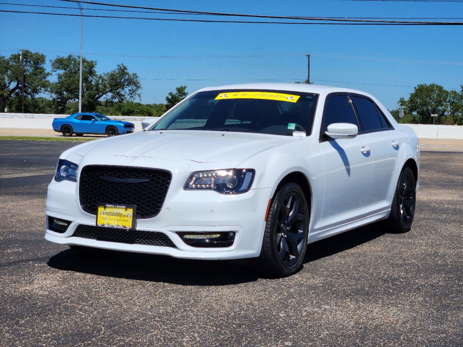 2022 Chrysler 300 Touring L 2