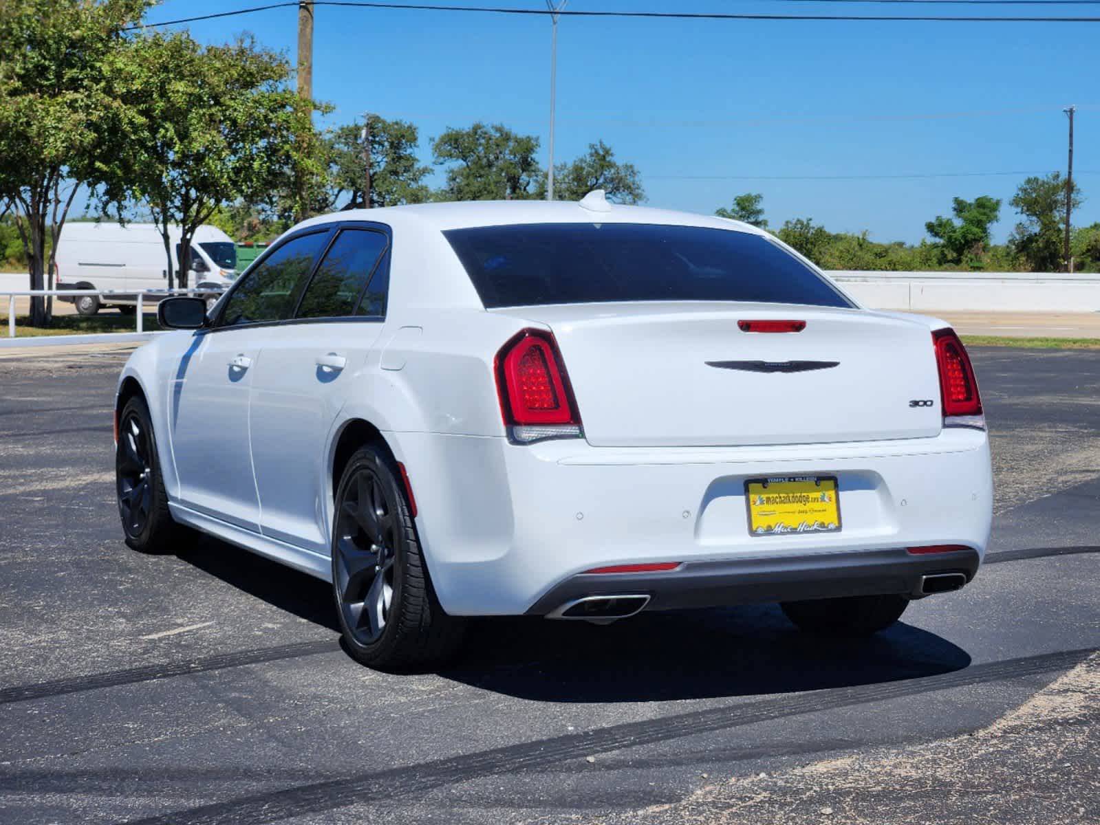 2022 Chrysler 300 Touring L 5