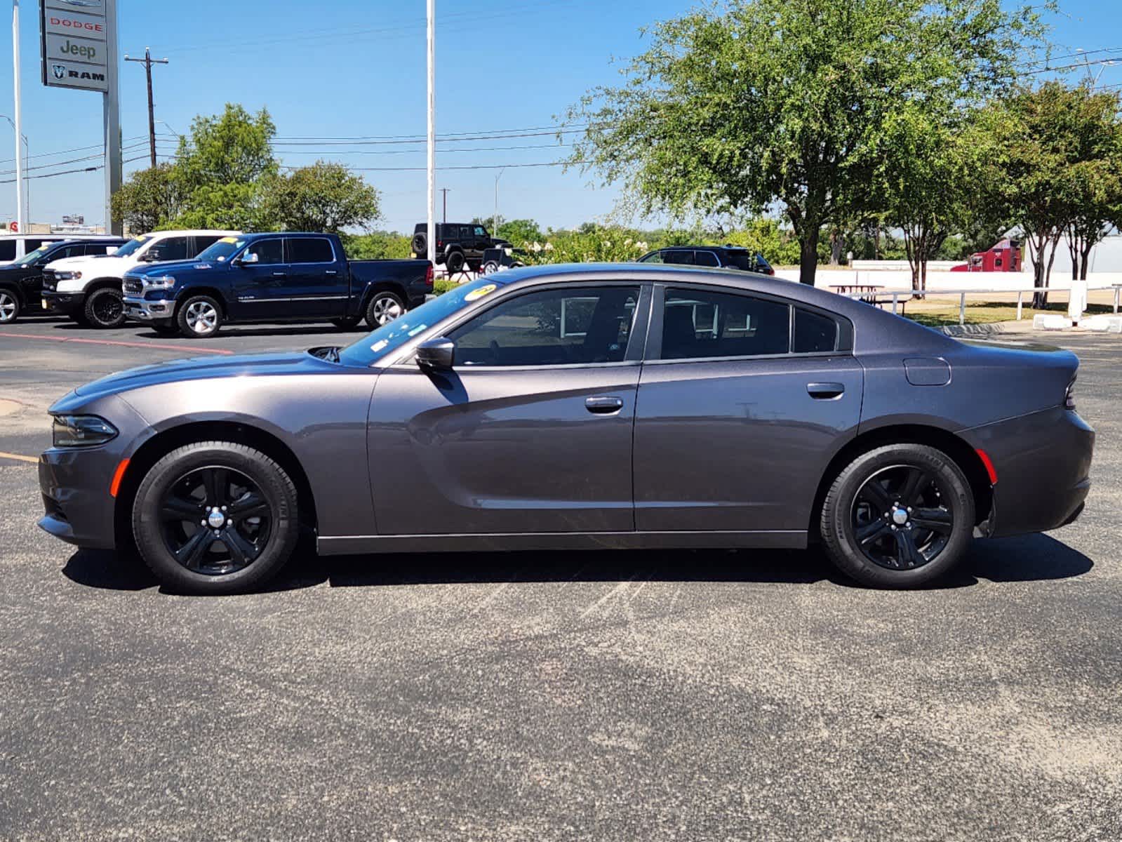 2022 Dodge Charger SXT 2