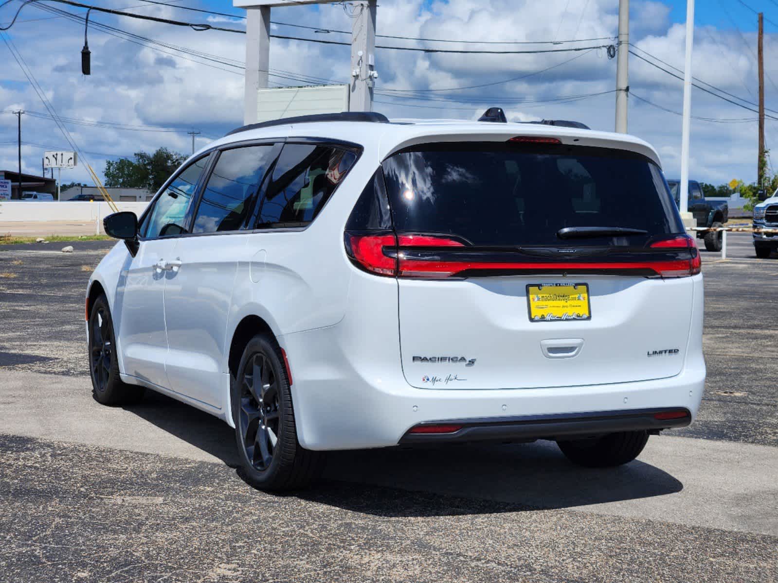 2024 Chrysler Pacifica Limited 4