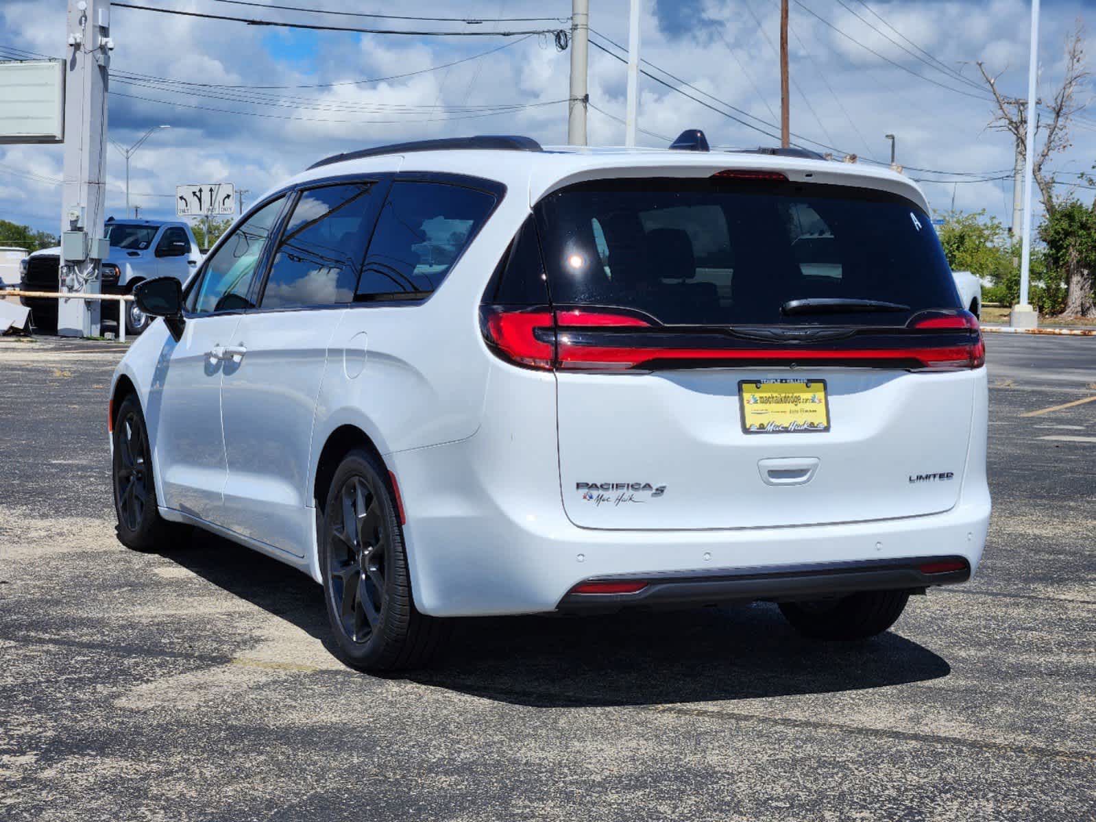 2024 Chrysler Pacifica Limited 4