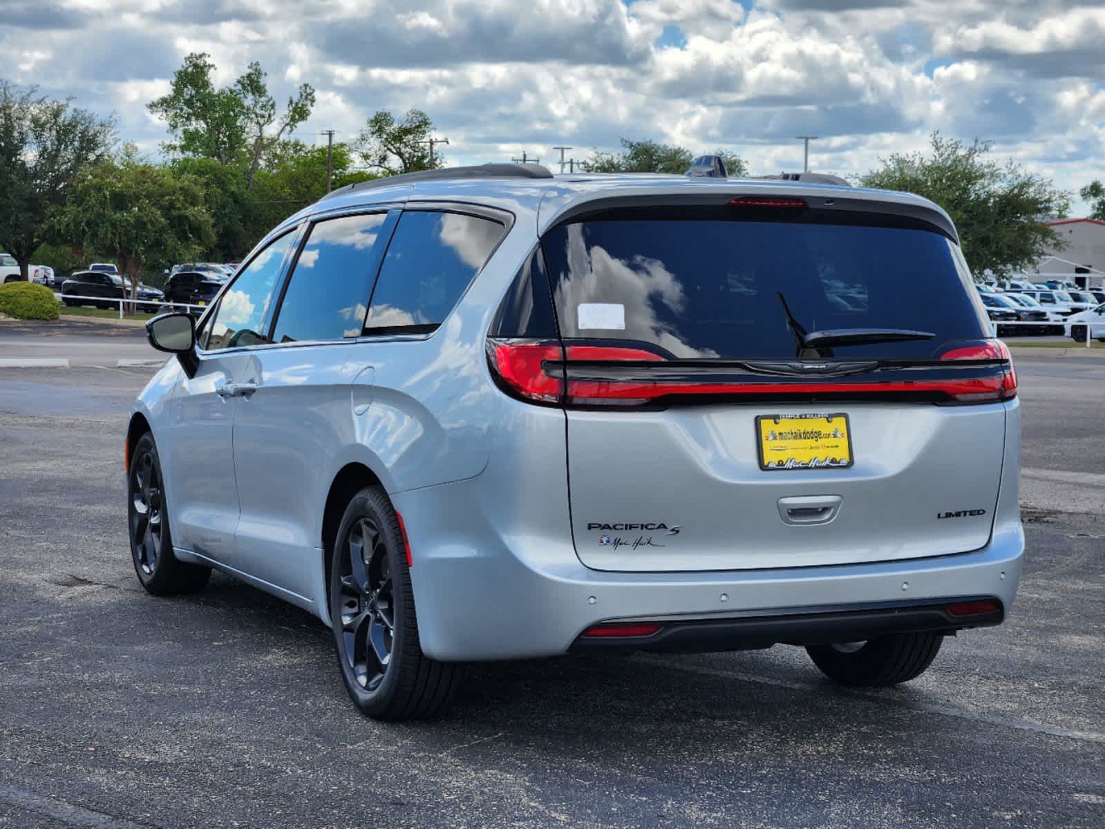 2024 Chrysler Pacifica Limited 4