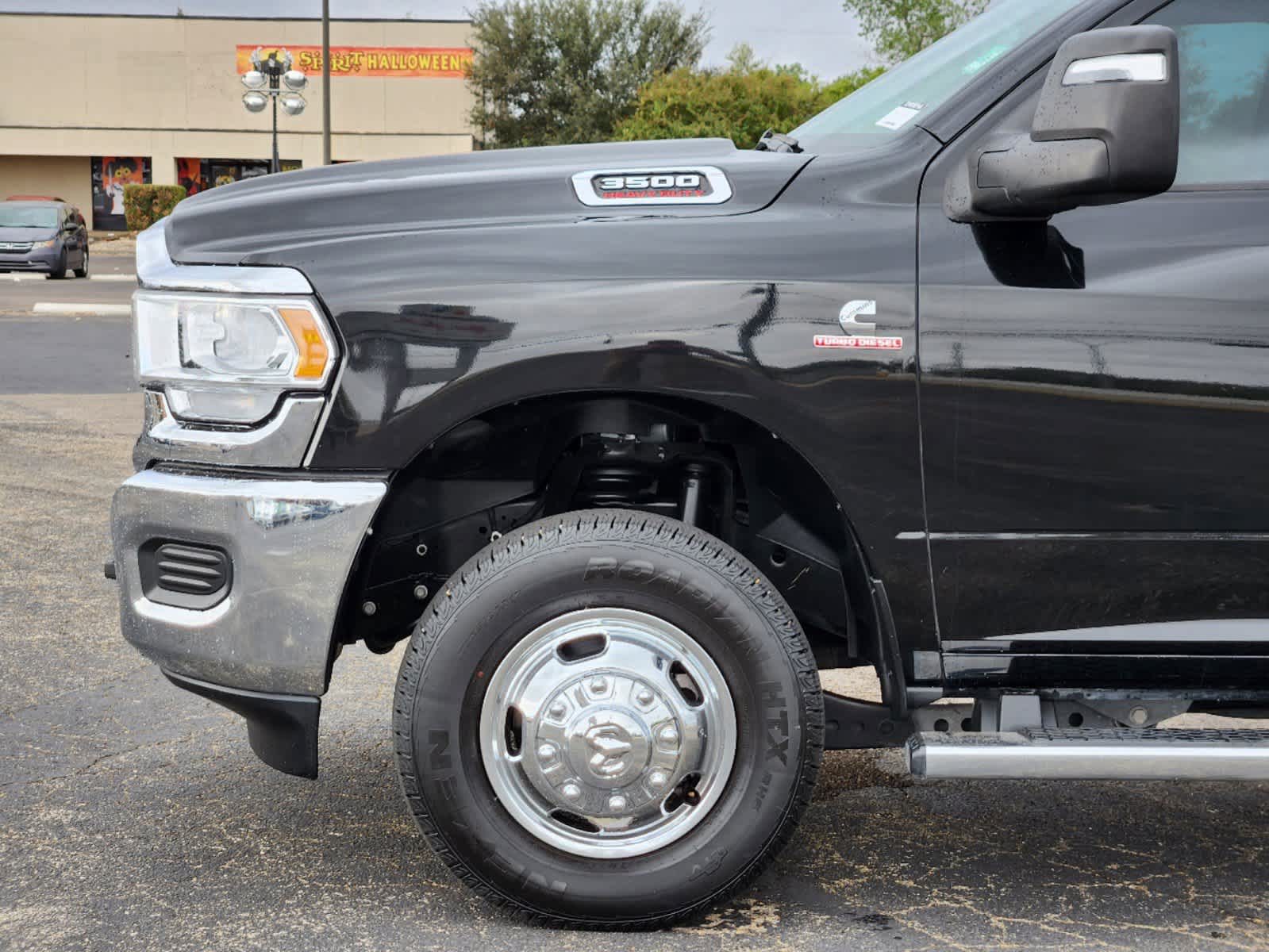 2023 Ram 3500 Tradesman 4x4 Crew Cab 8 Box 9