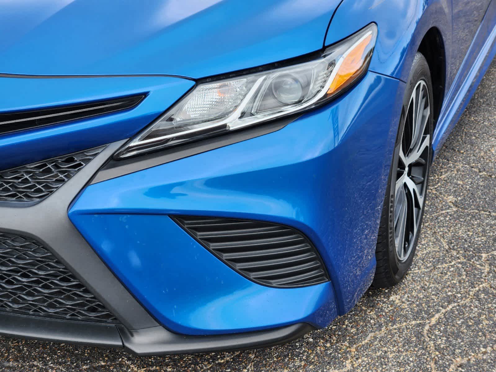 2019 Toyota Camry SE 16