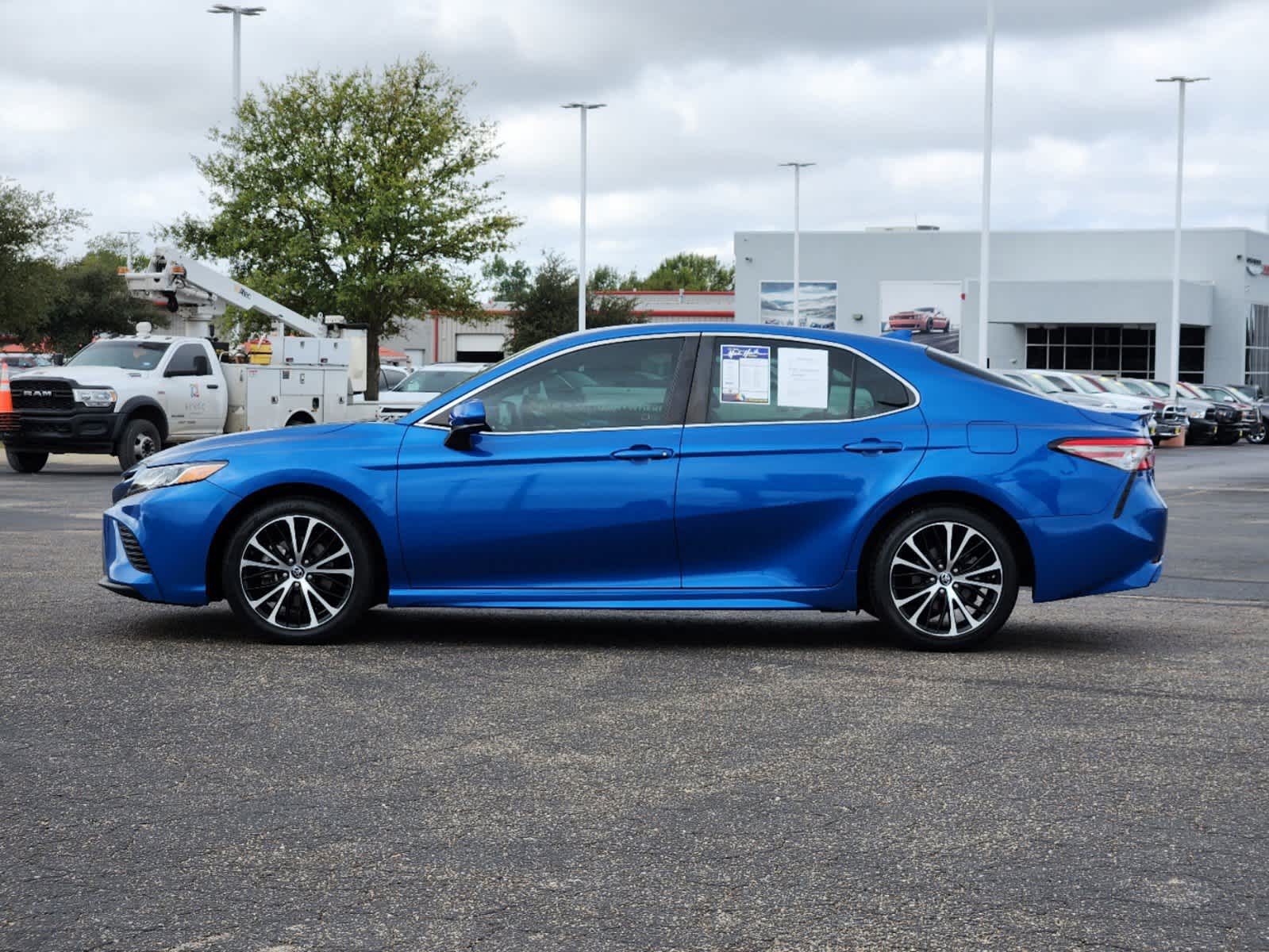 2019 Toyota Camry SE 8