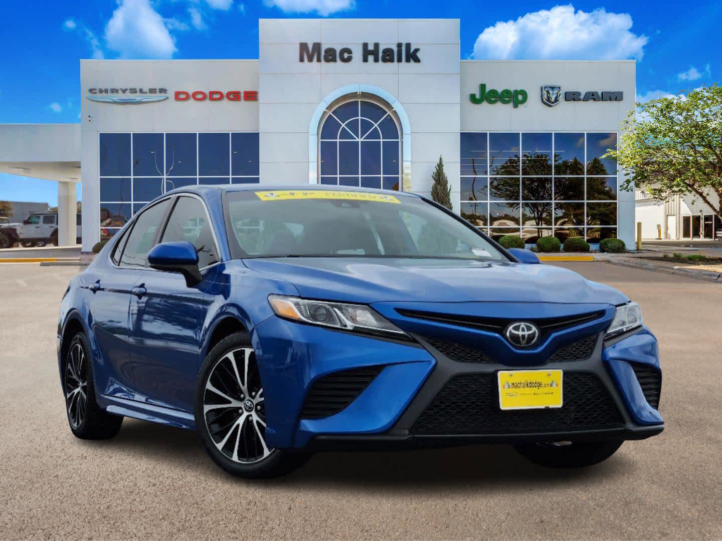 2019 Toyota Camry SE 2