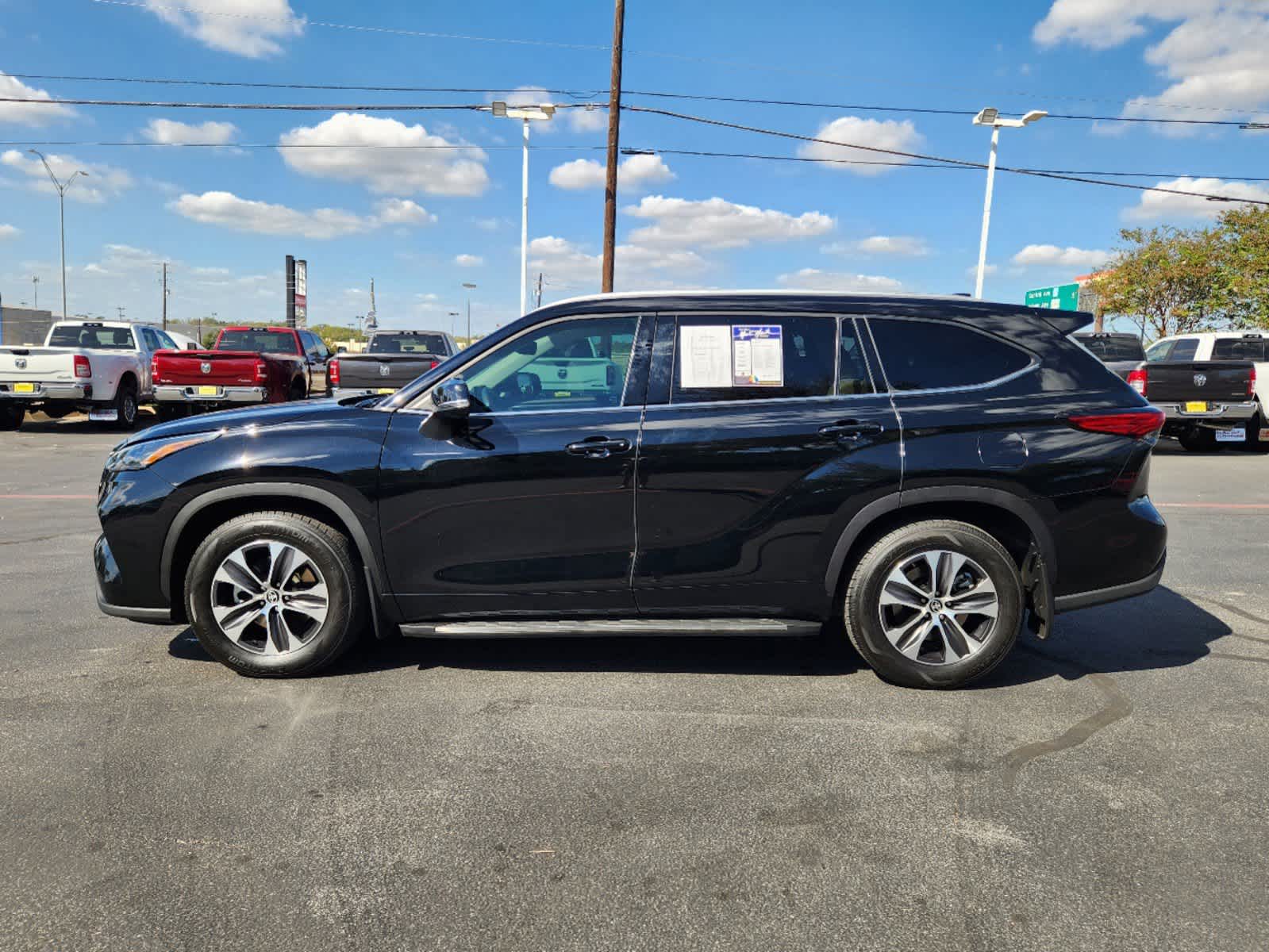 2022 Toyota Highlander XLE 3