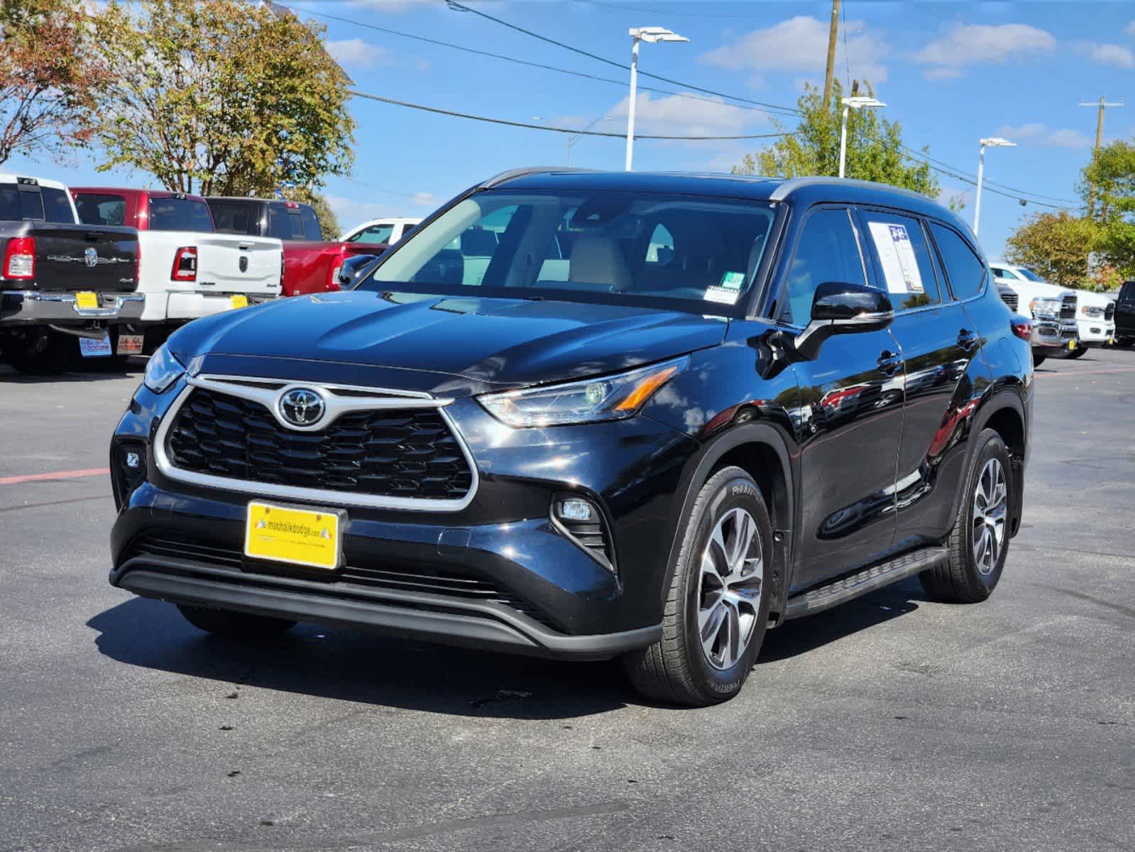 2022 Toyota Highlander XLE 2