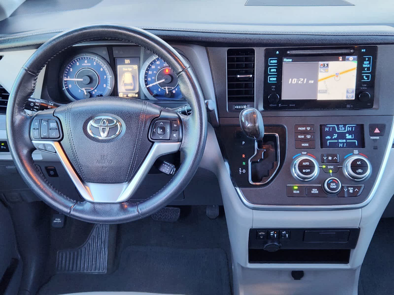 2016 Toyota Sienna Ltd Premium 27