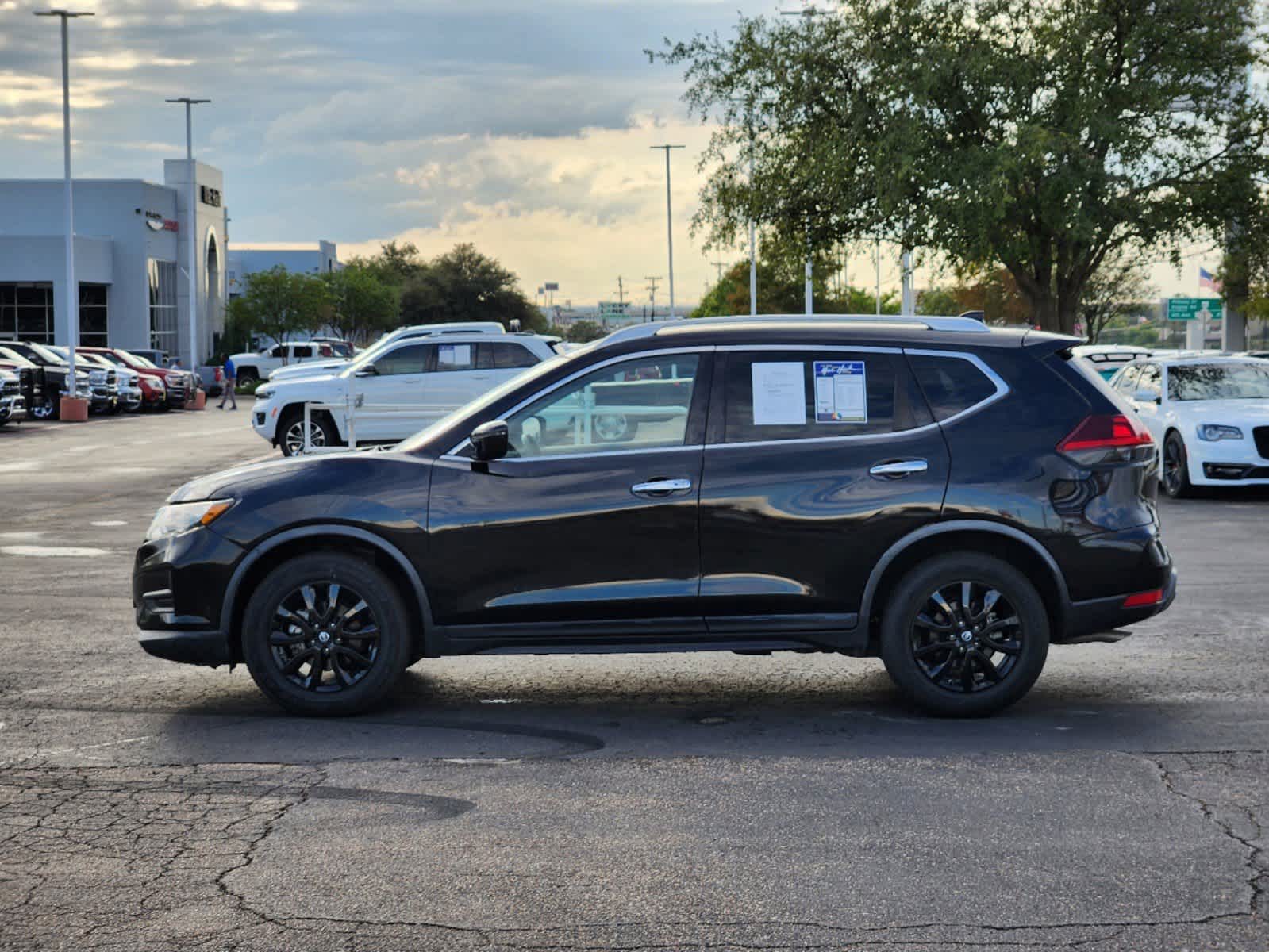 2020 Nissan Rogue SV 4