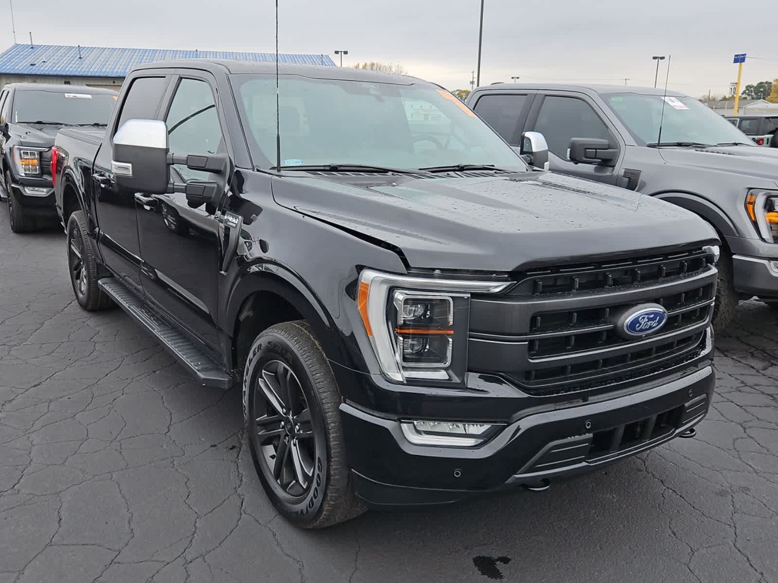 2022 Ford F-150 LARIAT 4WD SuperCrew 5.5 Box 2