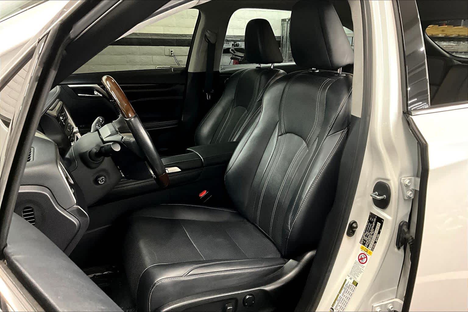 View vehicle photo 7