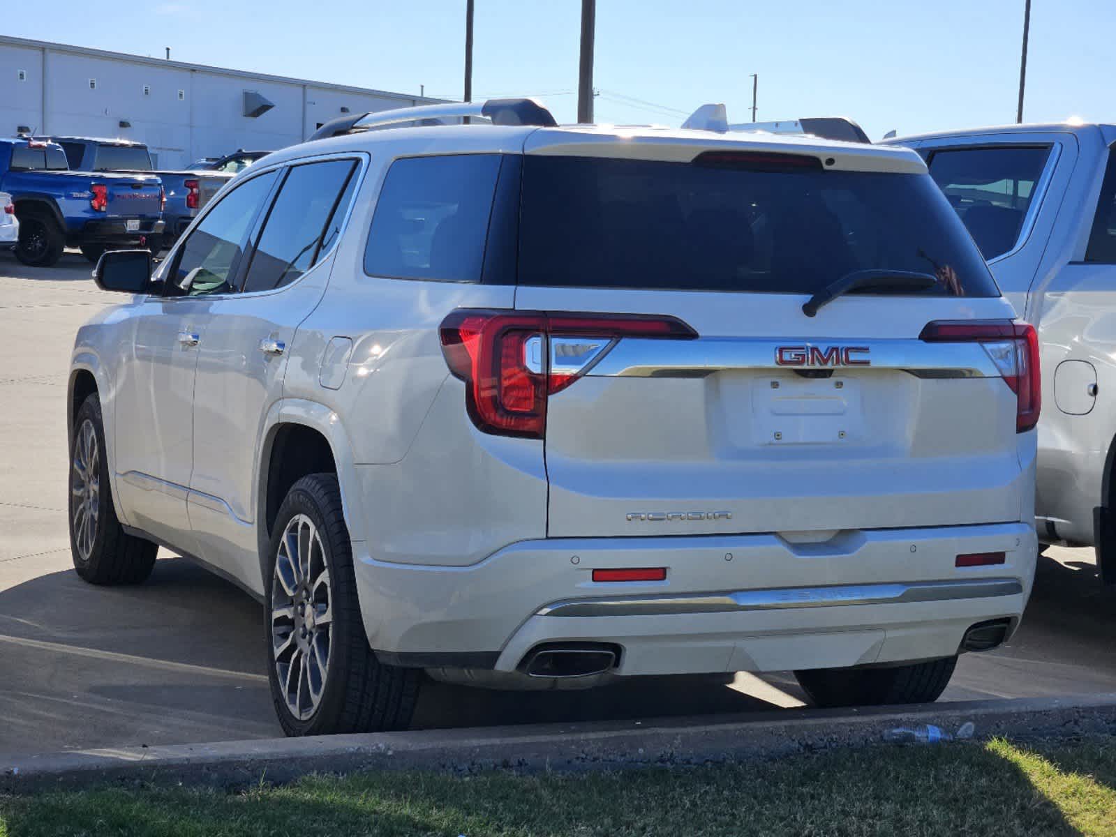 2023 GMC Acadia Denali 3