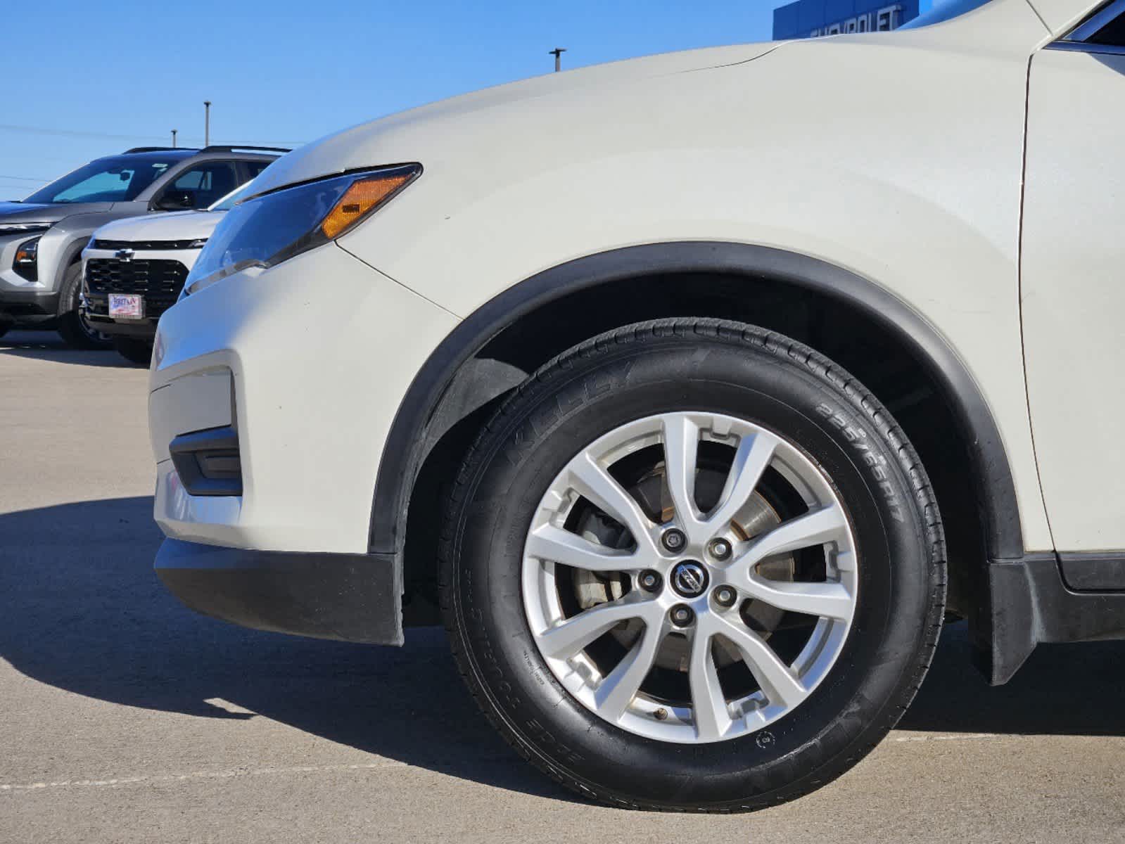 2020 Nissan Rogue SV 13