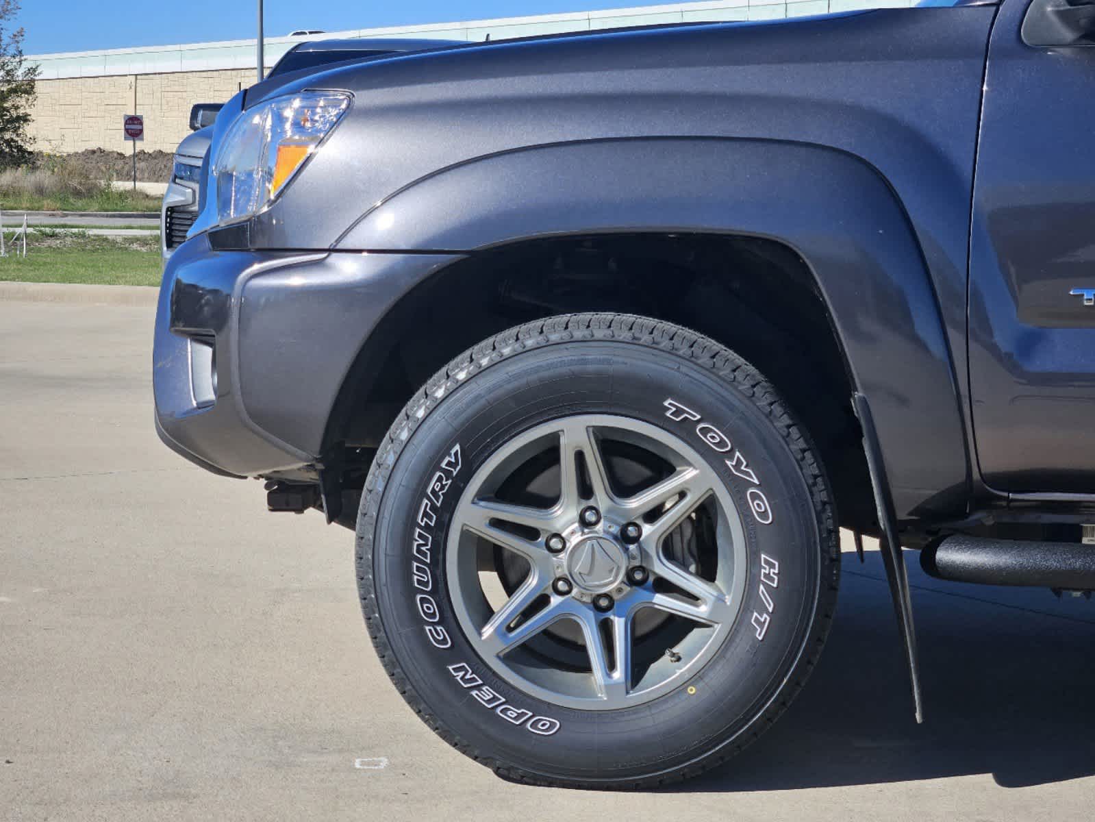 2014 Toyota Tacoma PreRunner 2WD Double Cab V6 AT 13