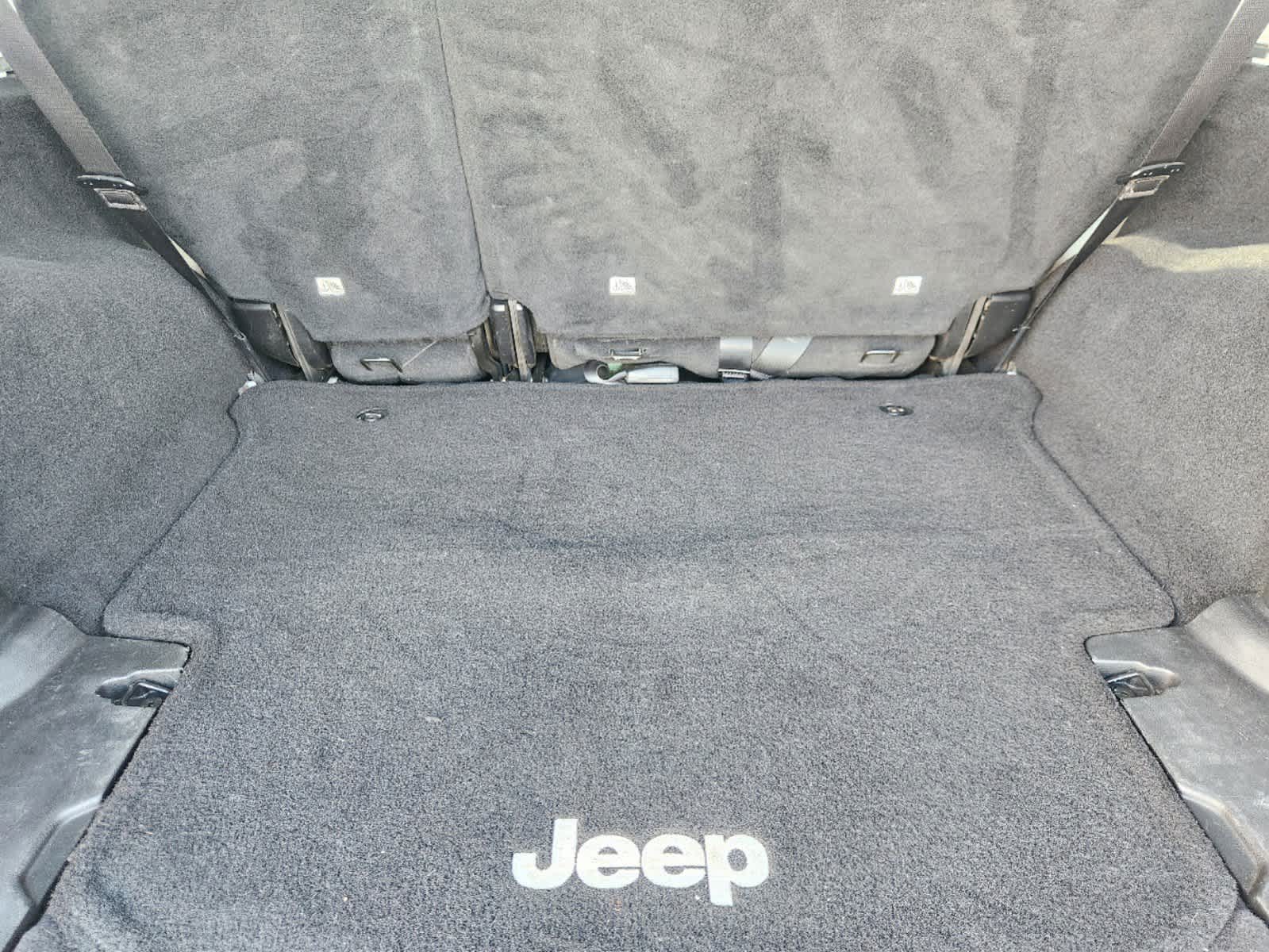 2015 Jeep Wrangler Unlimited Sport 28