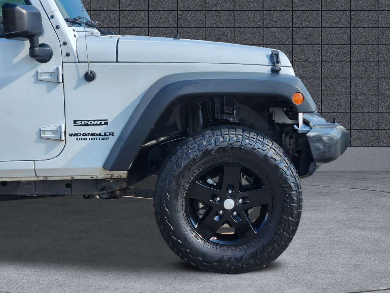 2015 Jeep Wrangler Unlimited Sport 30